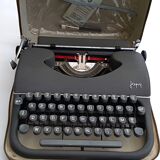 Japy portable typewriter with its original briefette