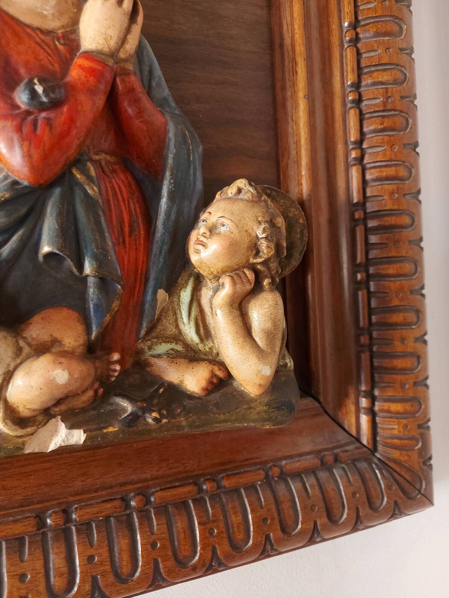 Painting, low relief in polychrome plaster, virgin mary, child jesus on wooden frame