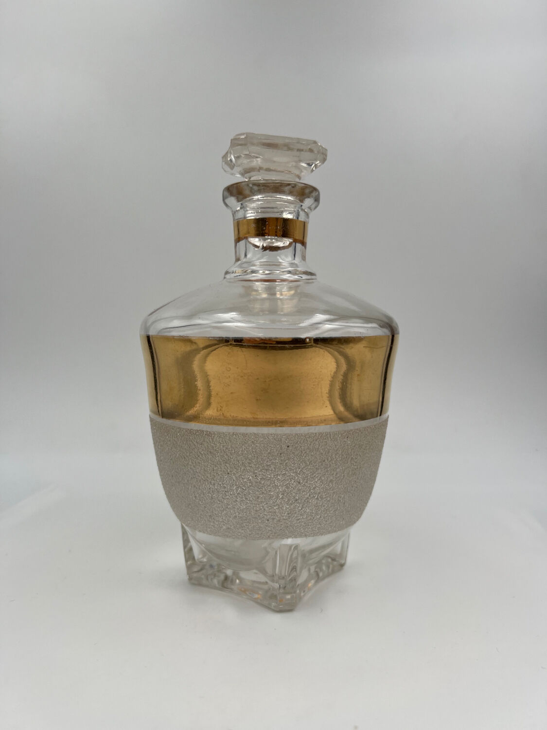 Golden liquor service