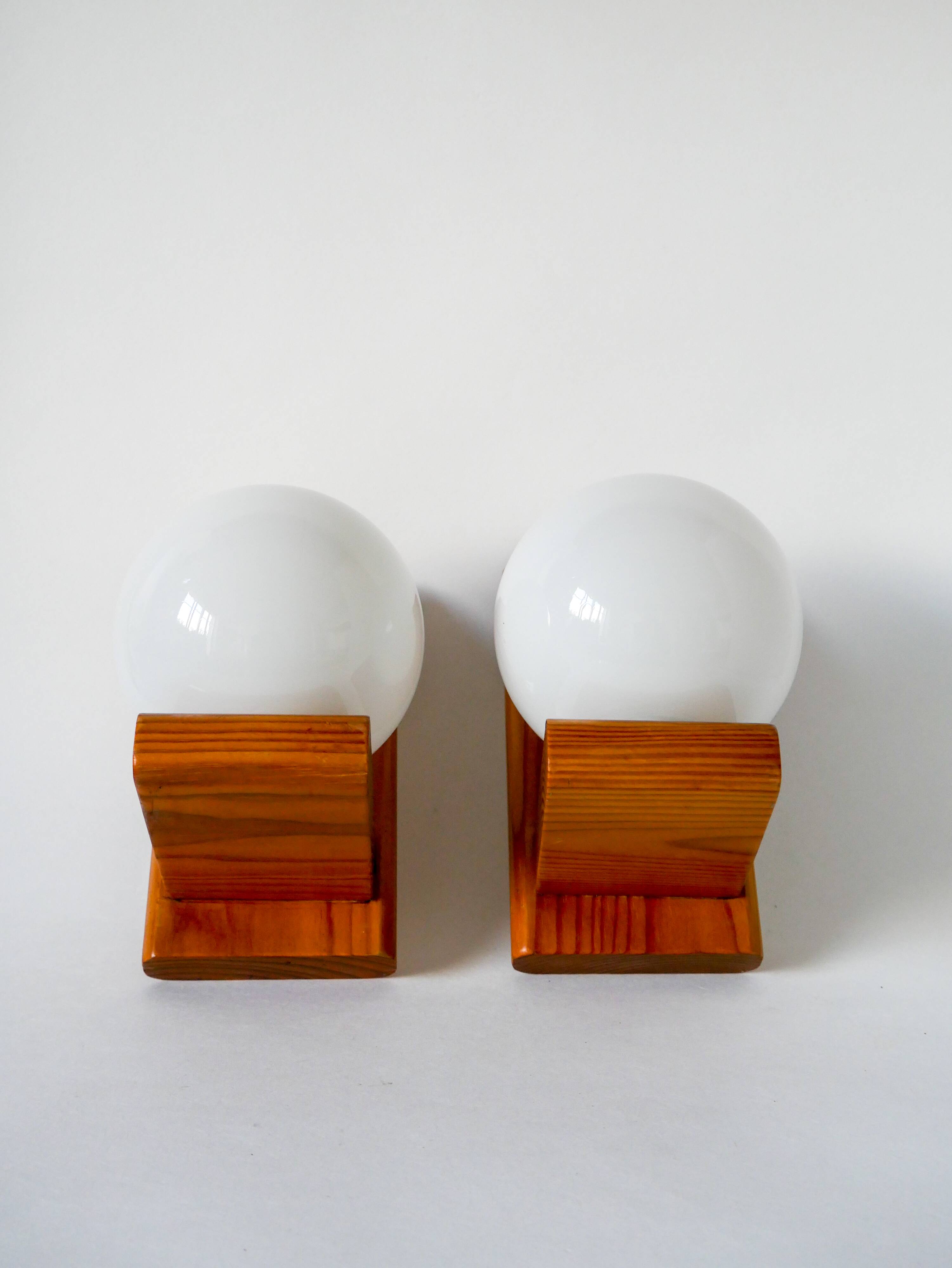 Pair of opaline ball wall lights and pine support 1980
