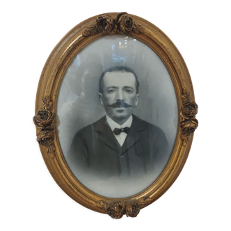 Oval frame portrait