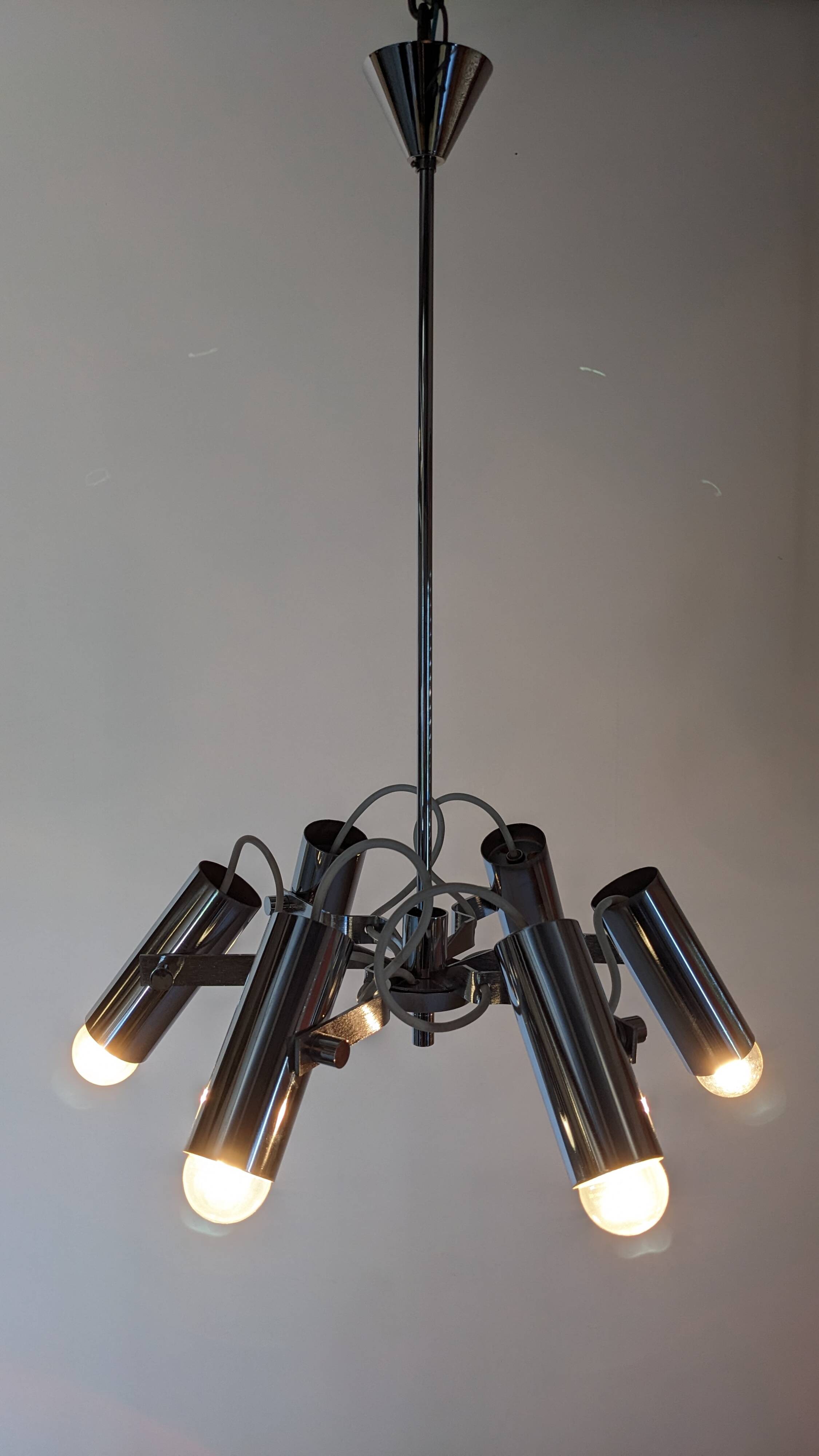 Modernist chandelier with 6 spots in chrome metal, France circa 1970.
