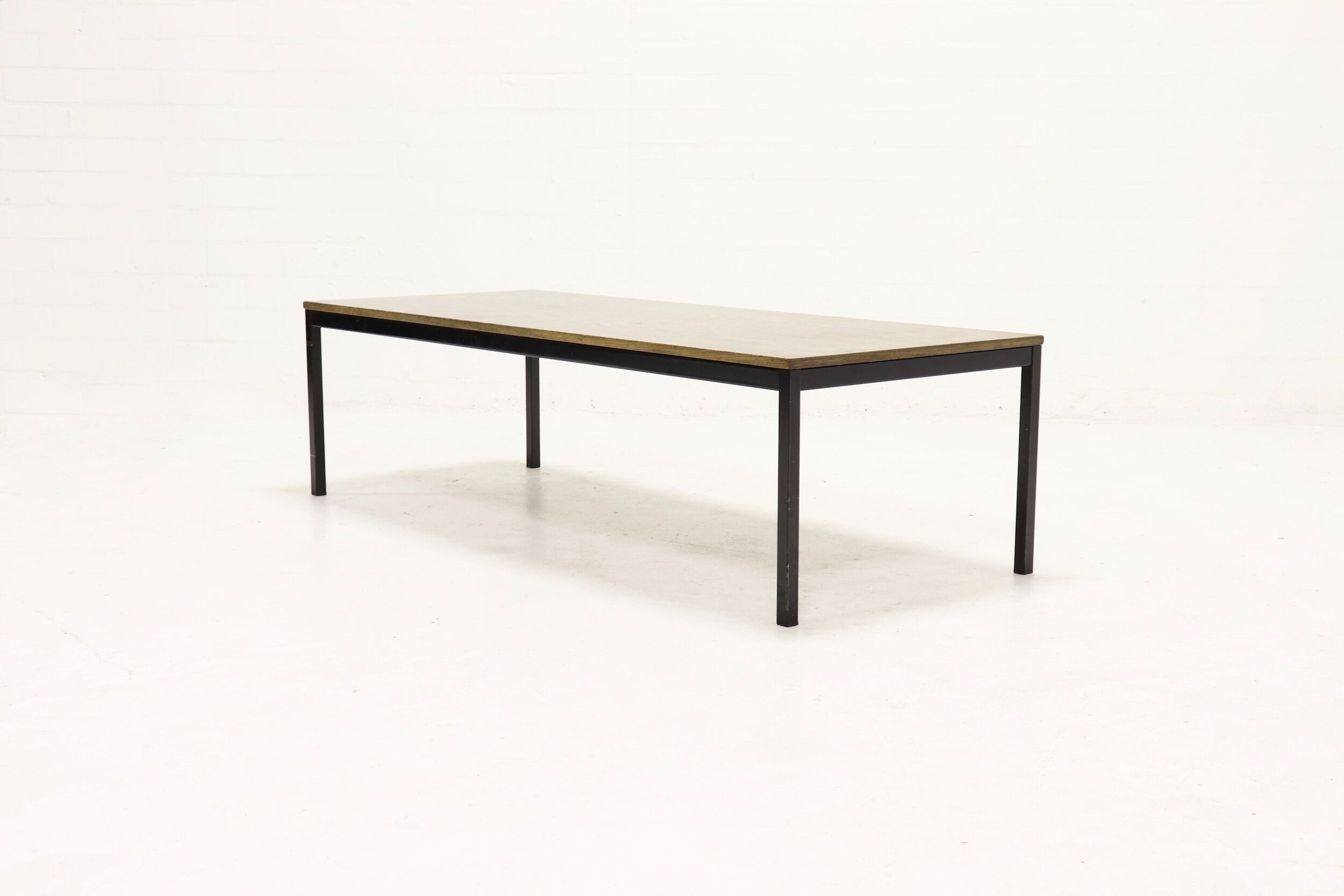 Table basse en wengé de la série Spectrum kw par Martin Visser dans les années 1960.