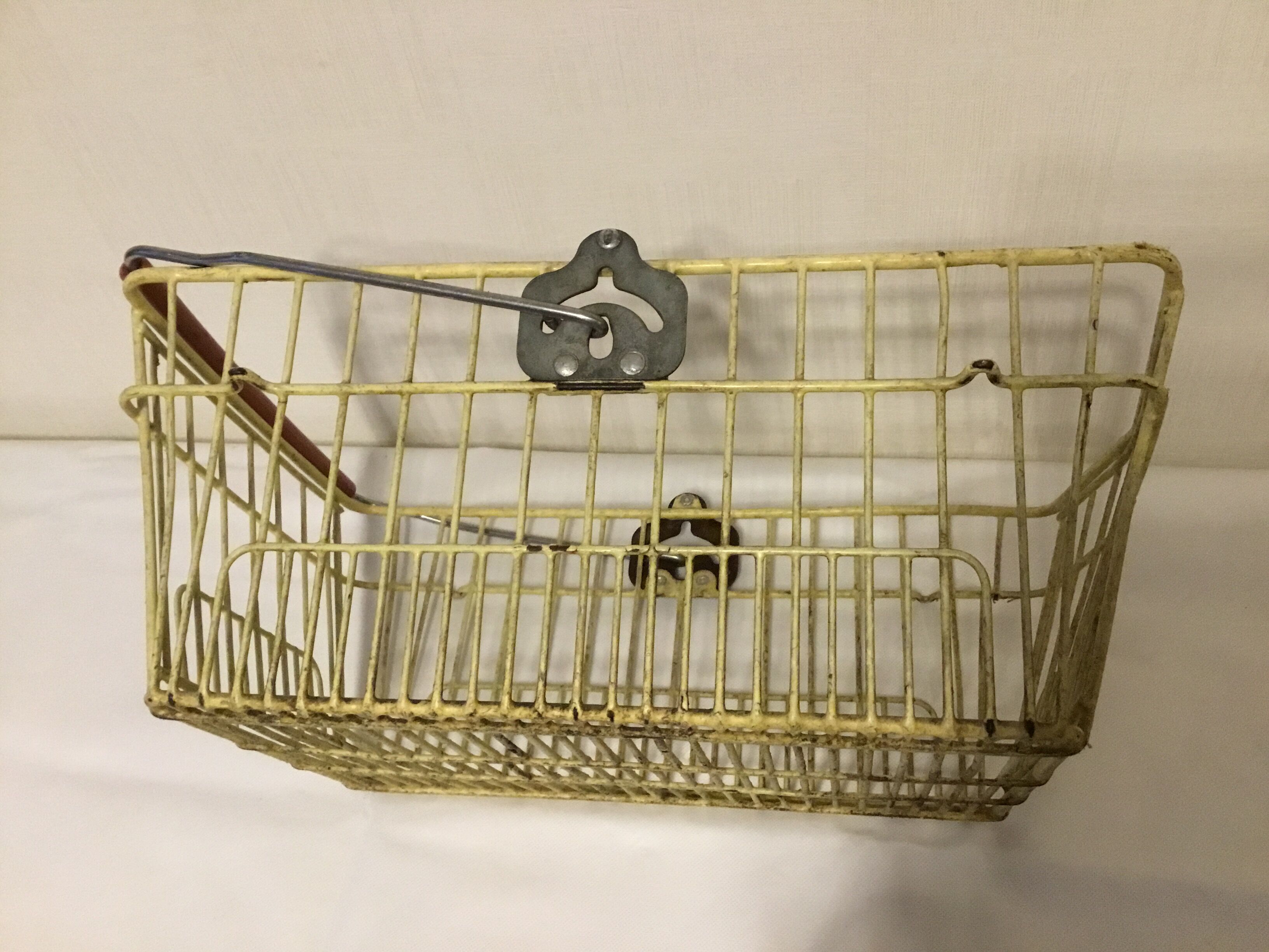 Vintage racing basket
