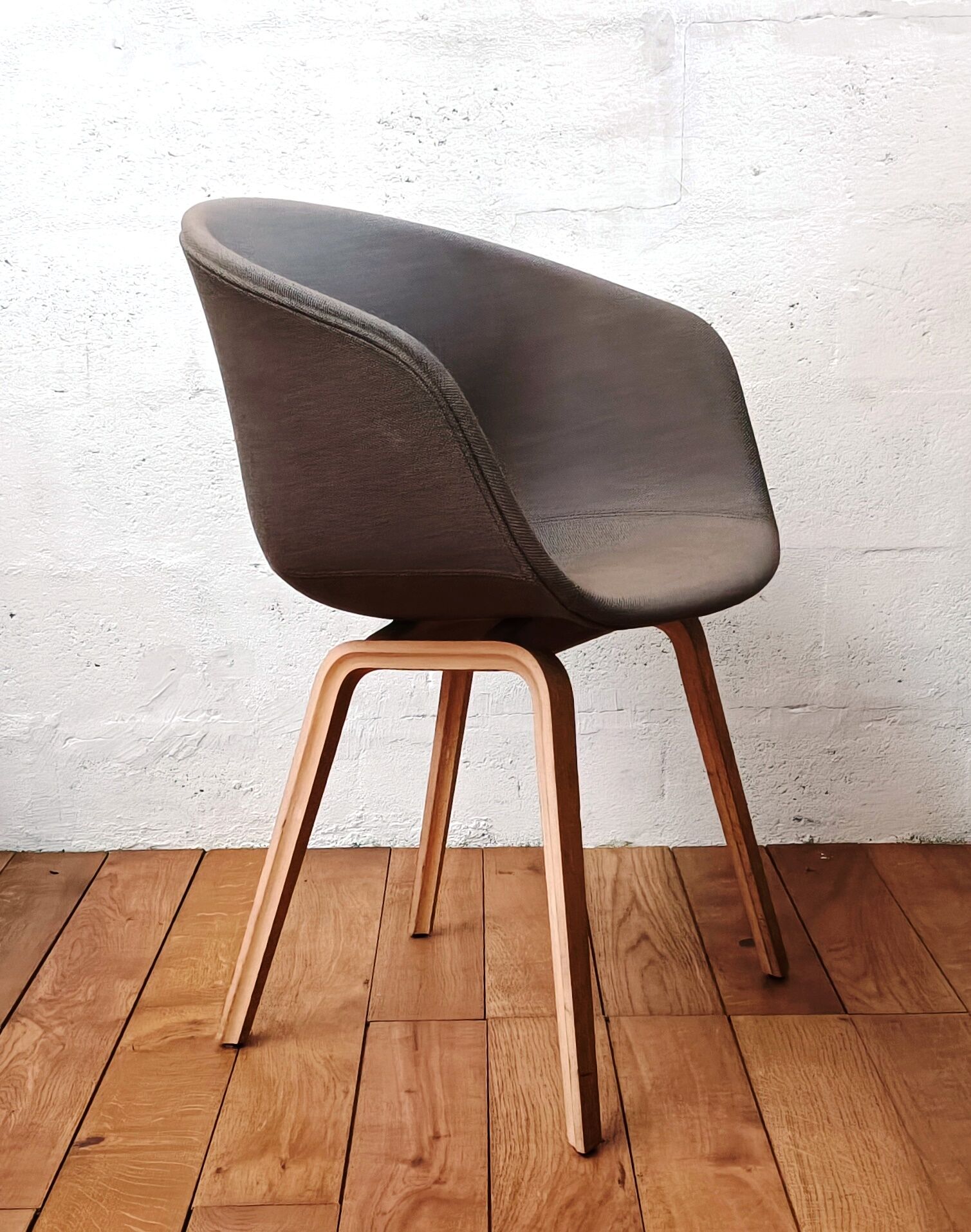 Chaise About A Chair AAC22, Hee Welling