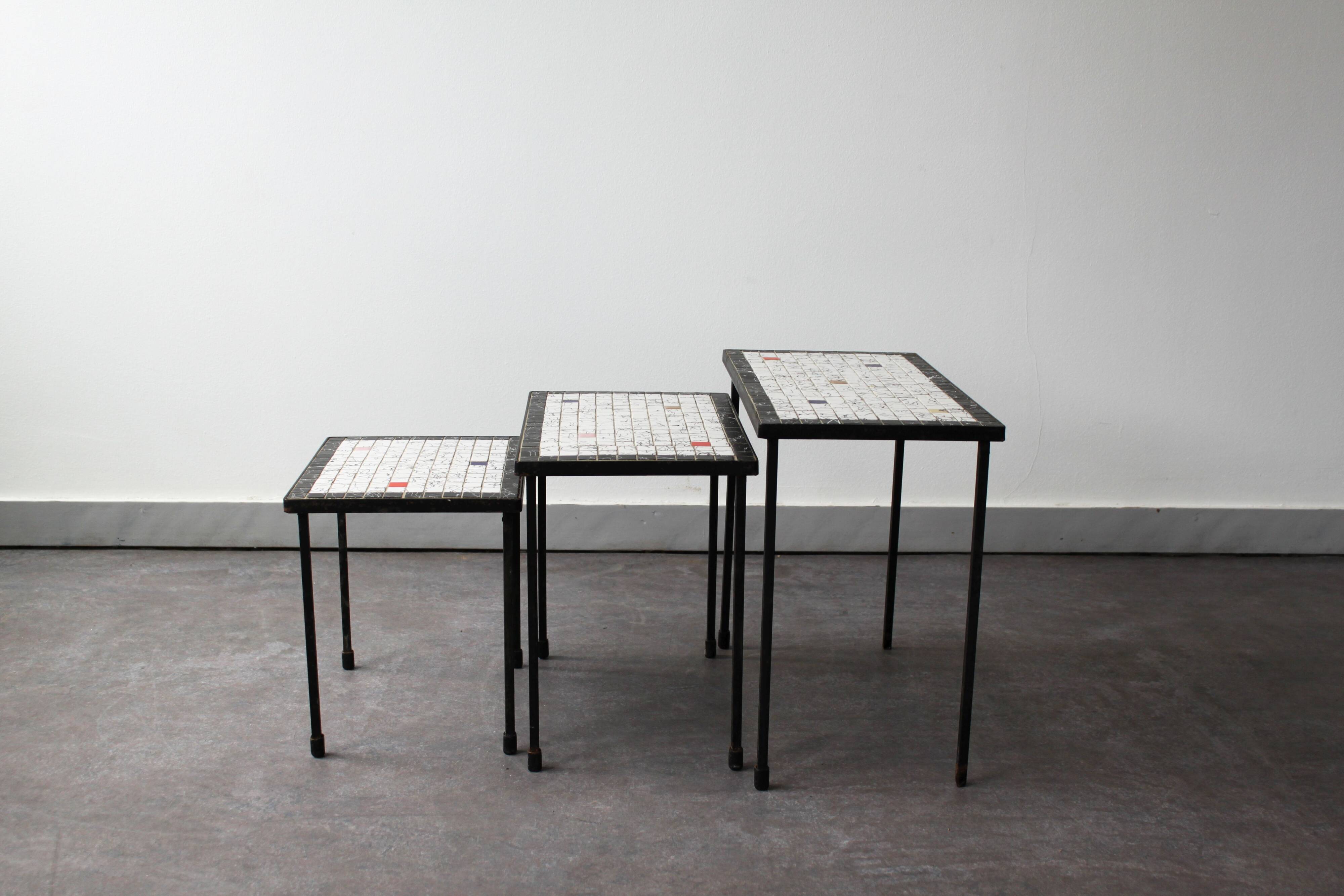 Ensemble de 3 tables gigognes, milieu XXème