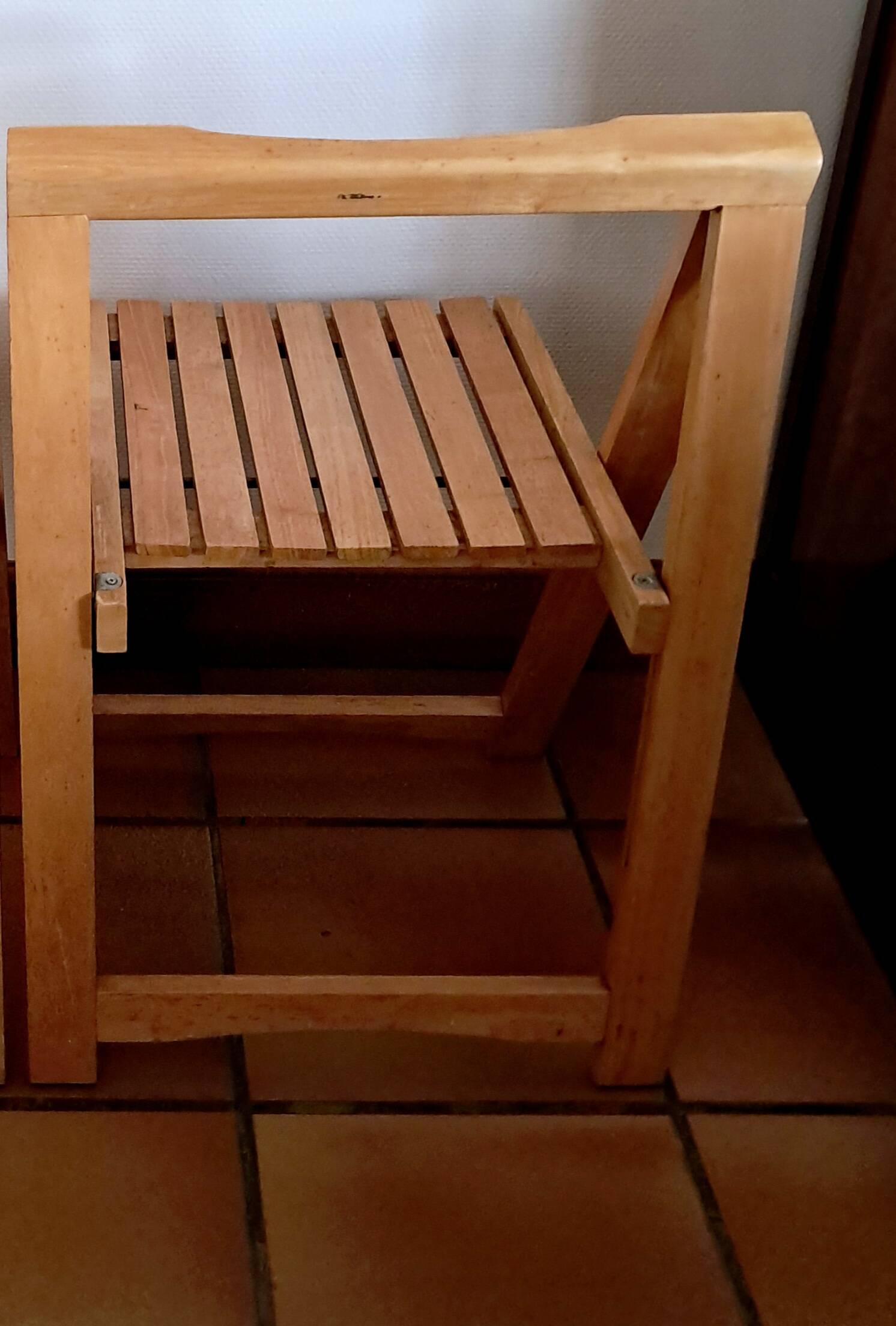 Wooden folding chair in the style of Aldo Jacober