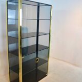 Armoire en verre fumé et laiton