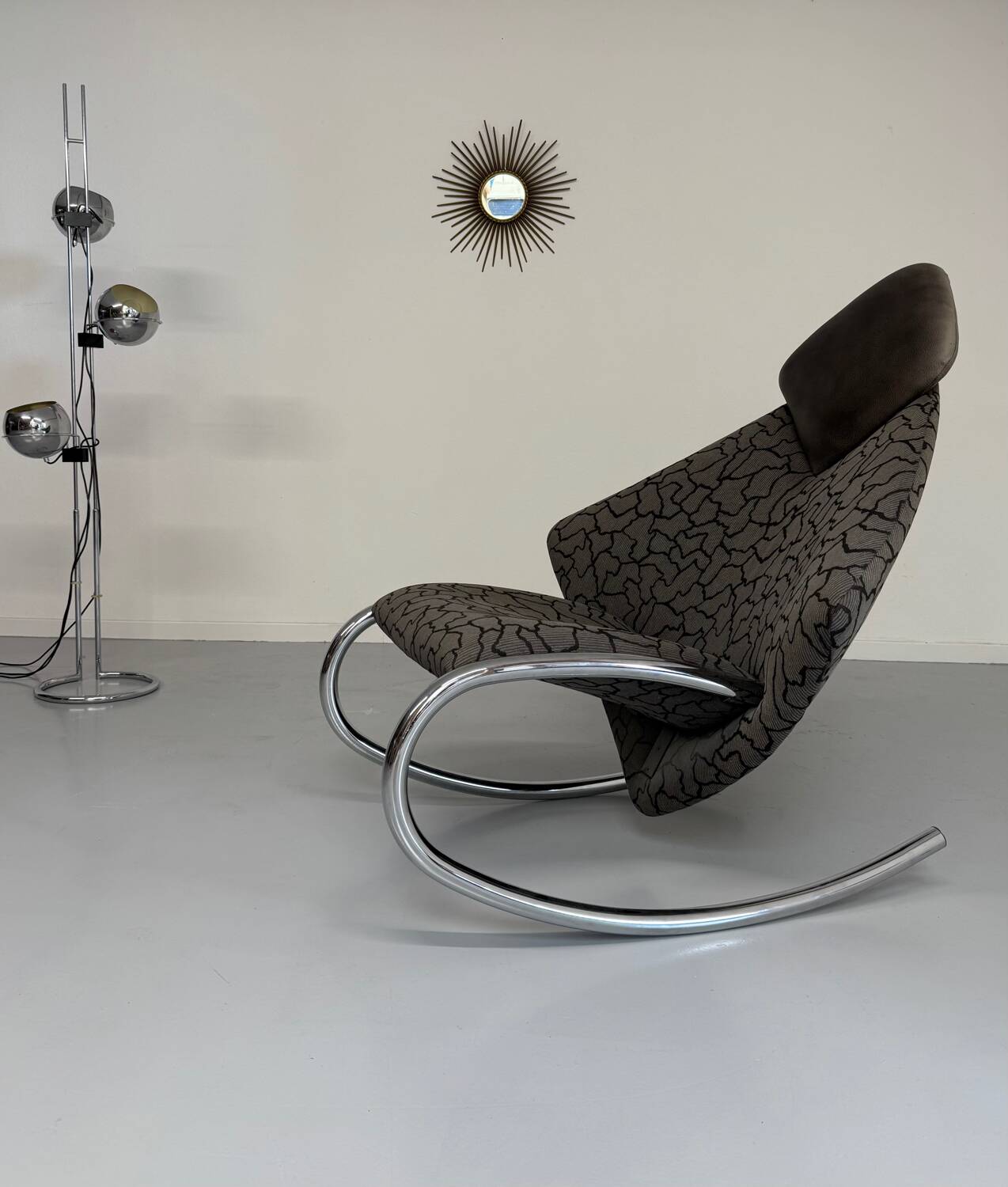 French design rocking chair in fabric and metal from the 70s/80s