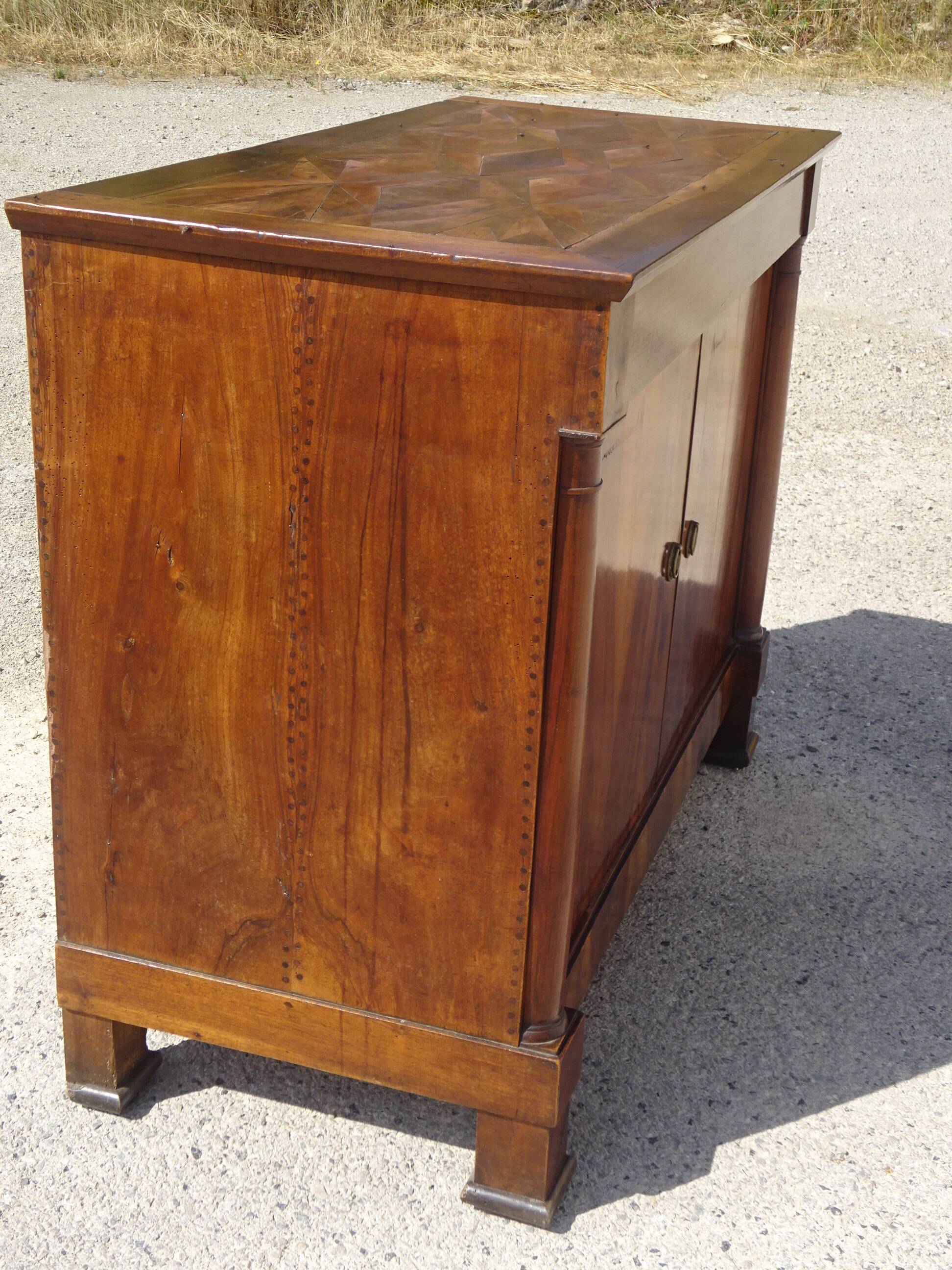 Antique buffet à colonnes semi détachées style Empire