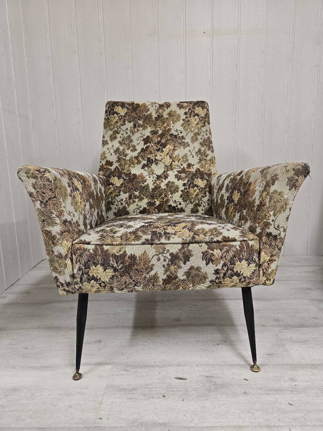 Pair of Mid-Century Design armchairs – jacquard upholstery with tapered legs