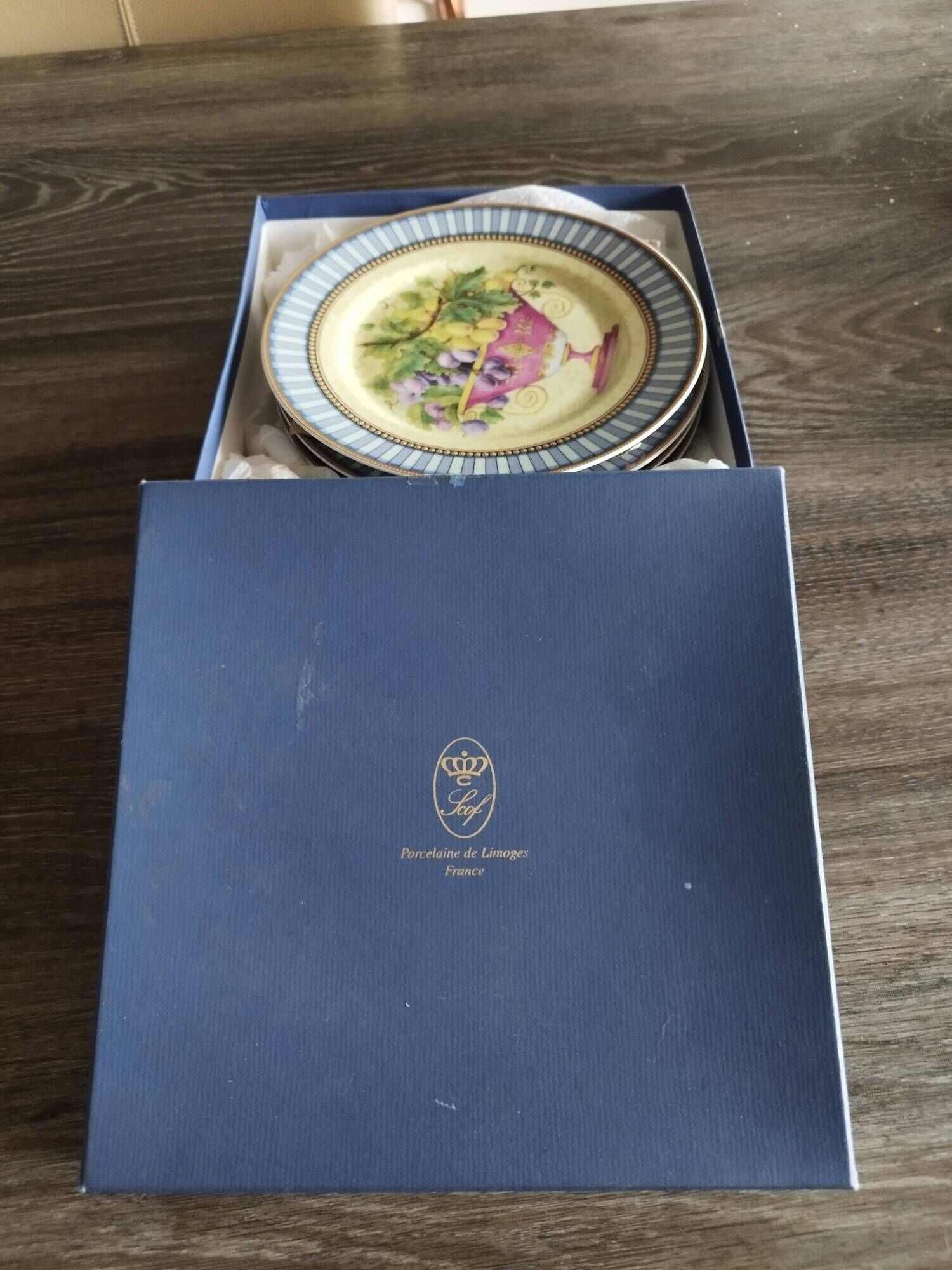 Box of 6 plates in its Scof box.