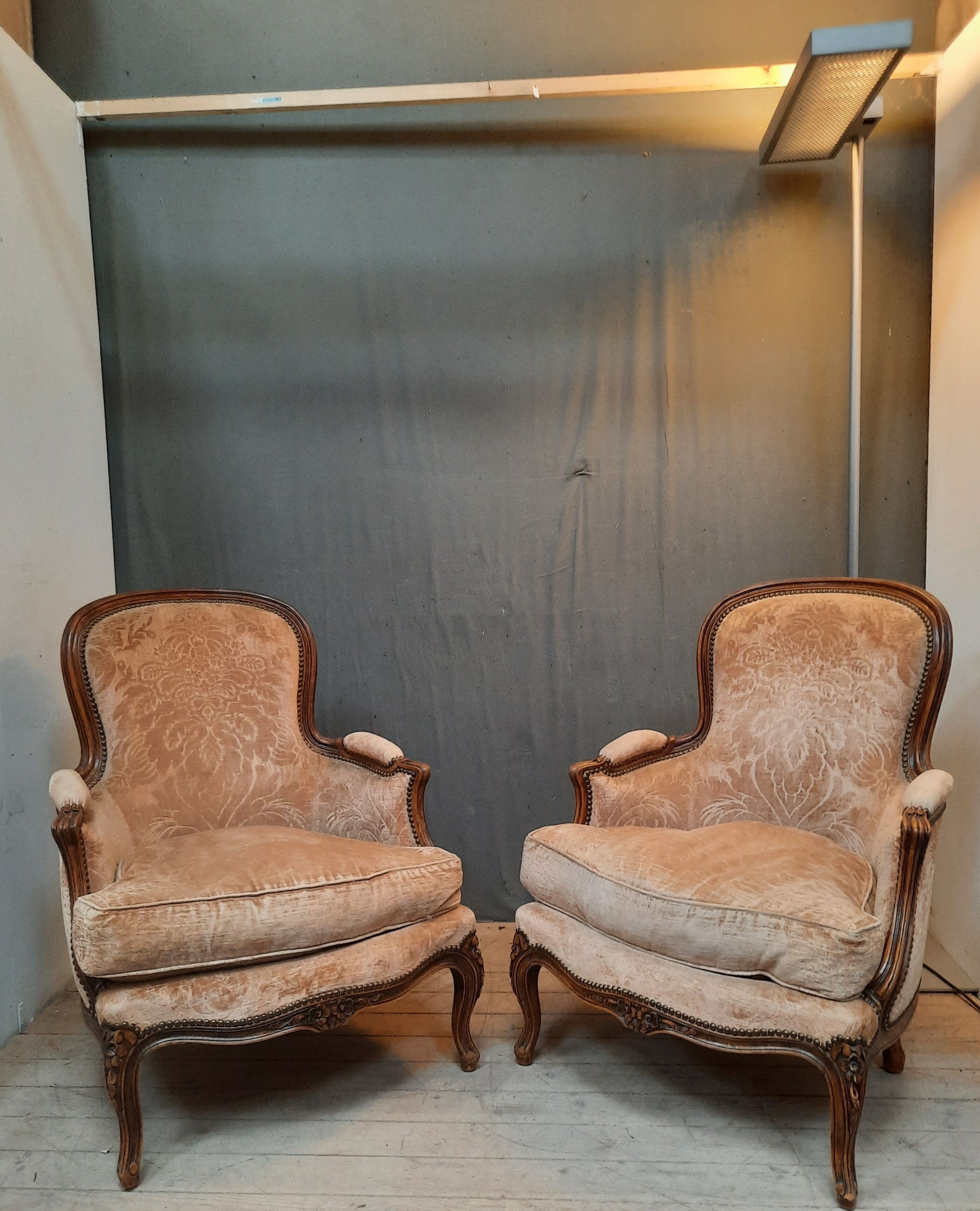 Paire de fauteuils de style Louis XV