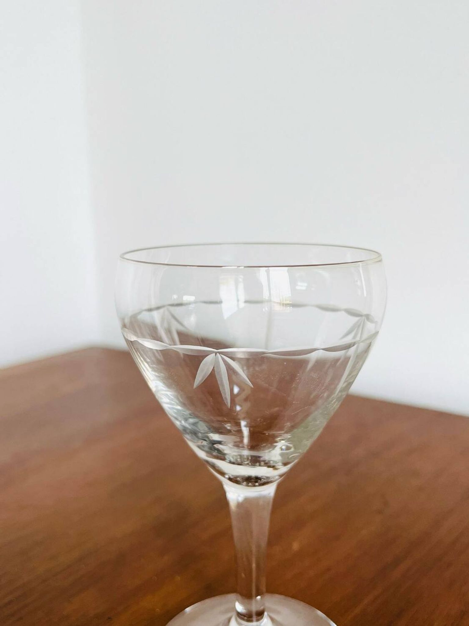 7 verres à vin blanc ciselés art deco années 20/30