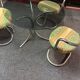 Table ronde en verre avec 3 chaises vintages