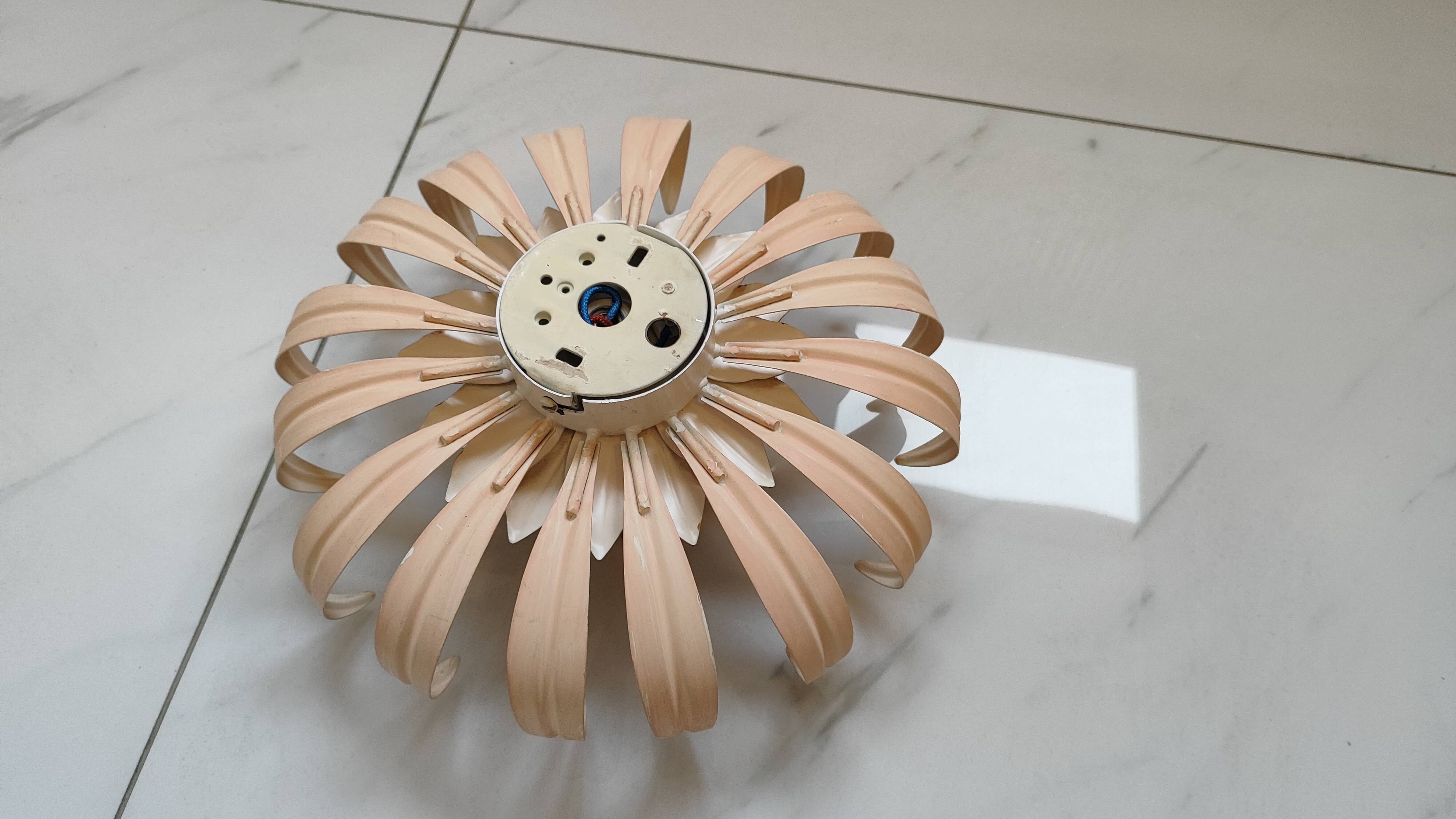 Flower ceiling light