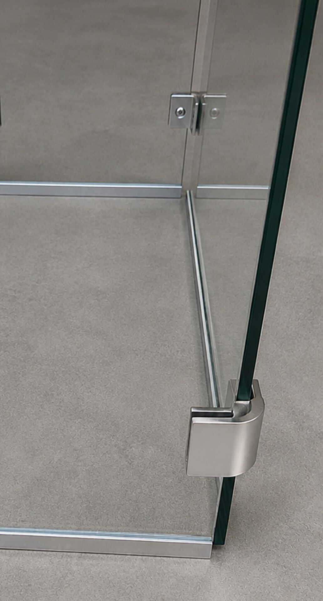 Vintage dining table – All glass – 1980s design