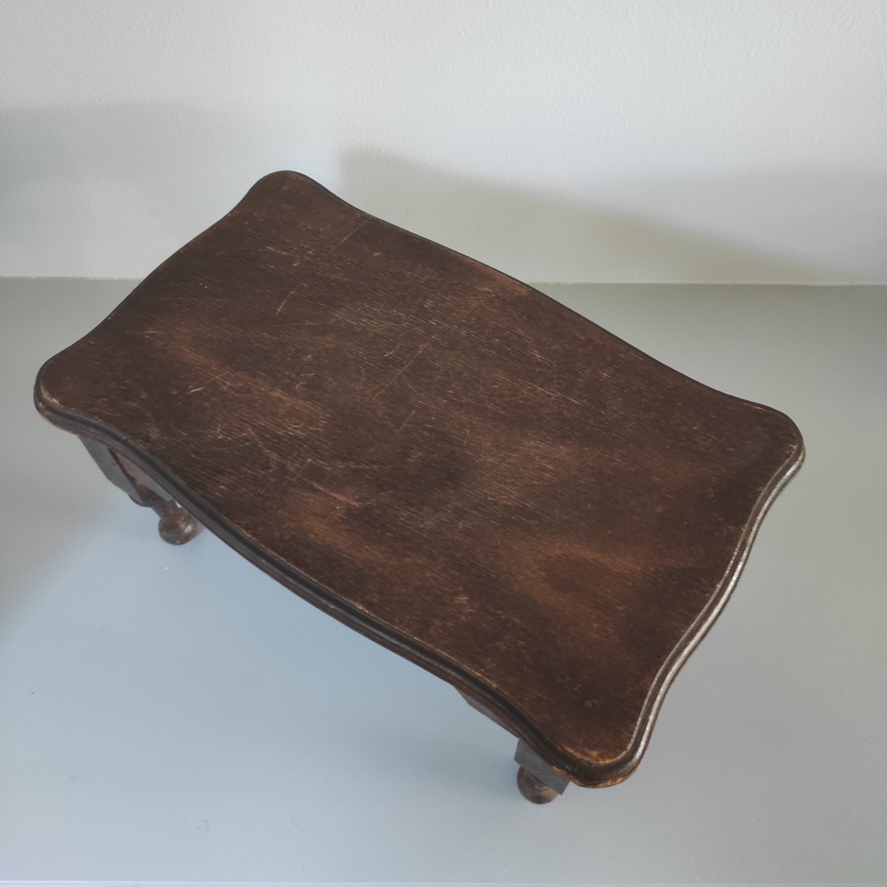 Wooden footrest