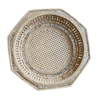 Woven natural fibre basket