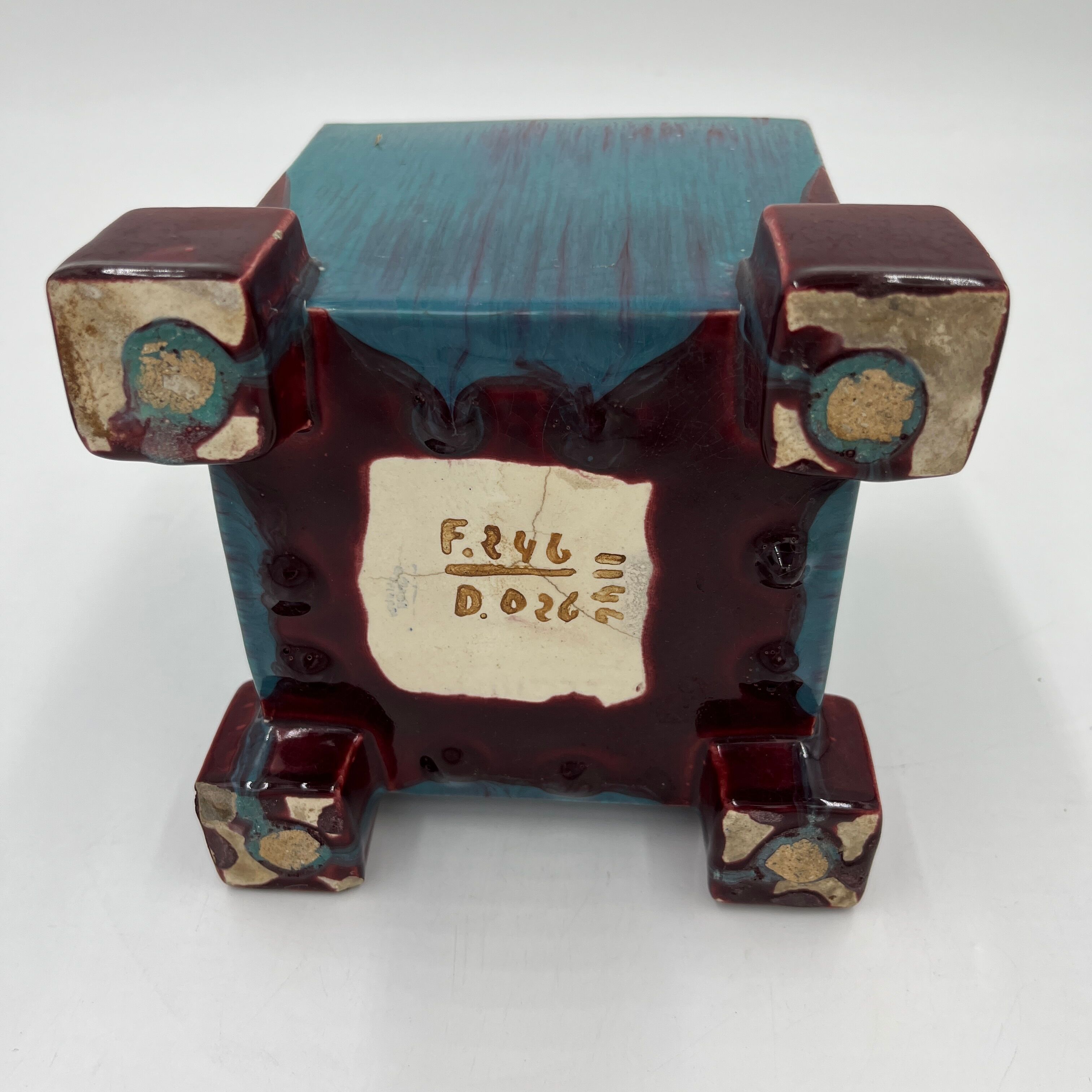 Square art deco pot cover of Thulin pottery