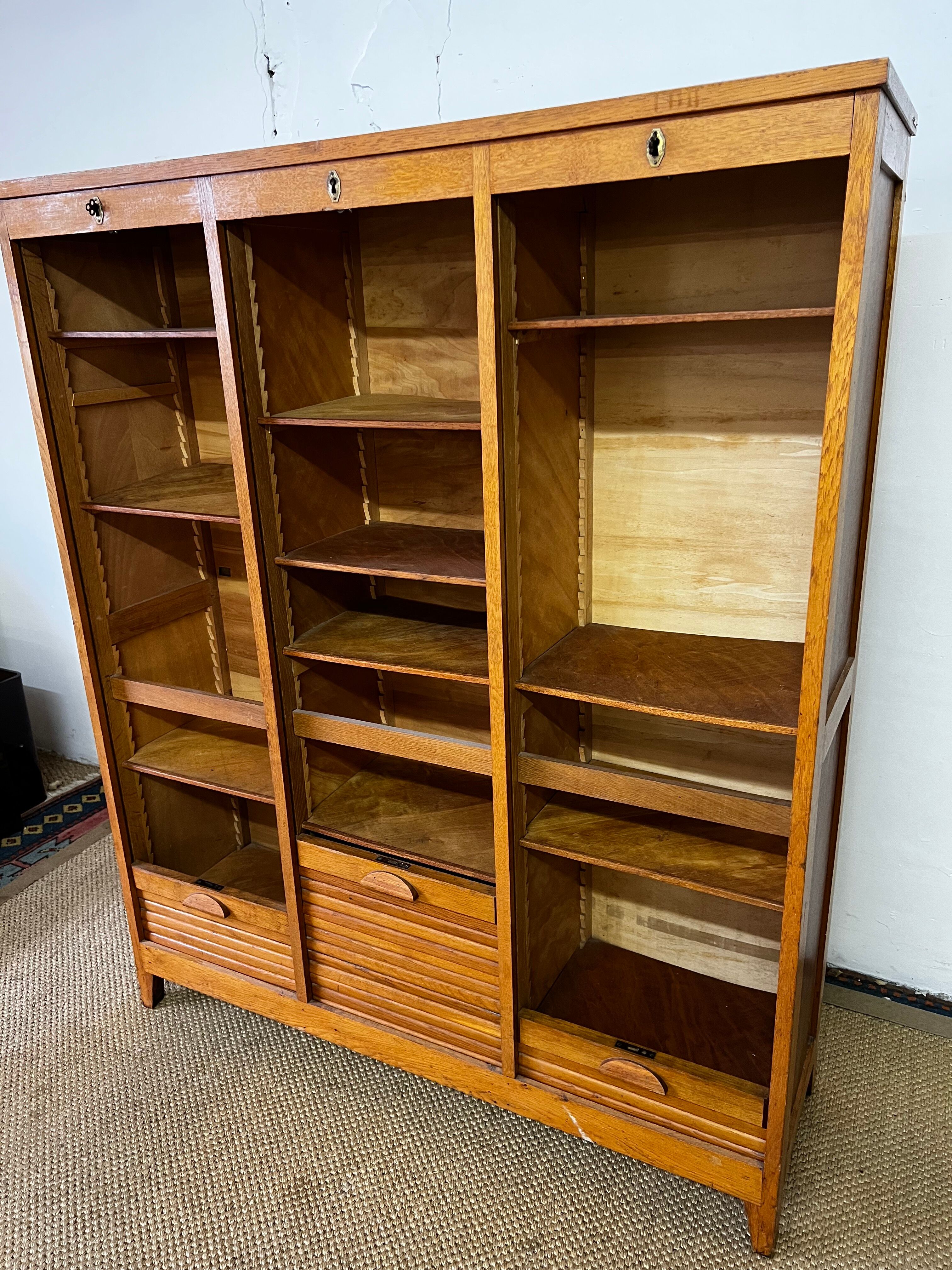 Curtain cabinet 3 columns