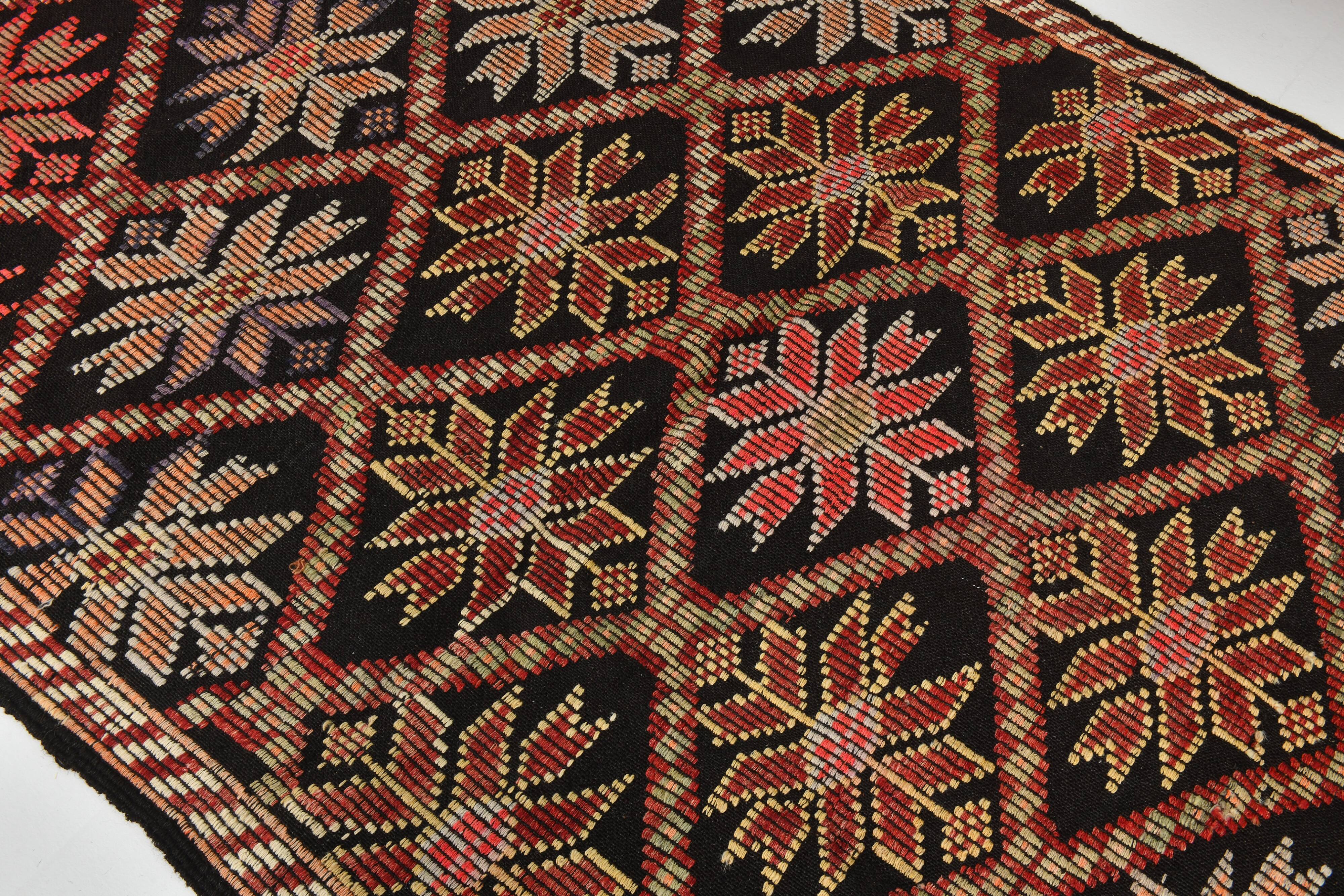 4x8 Red & Black Star Pattern Vintage Kilim Rug, 136x234Cm