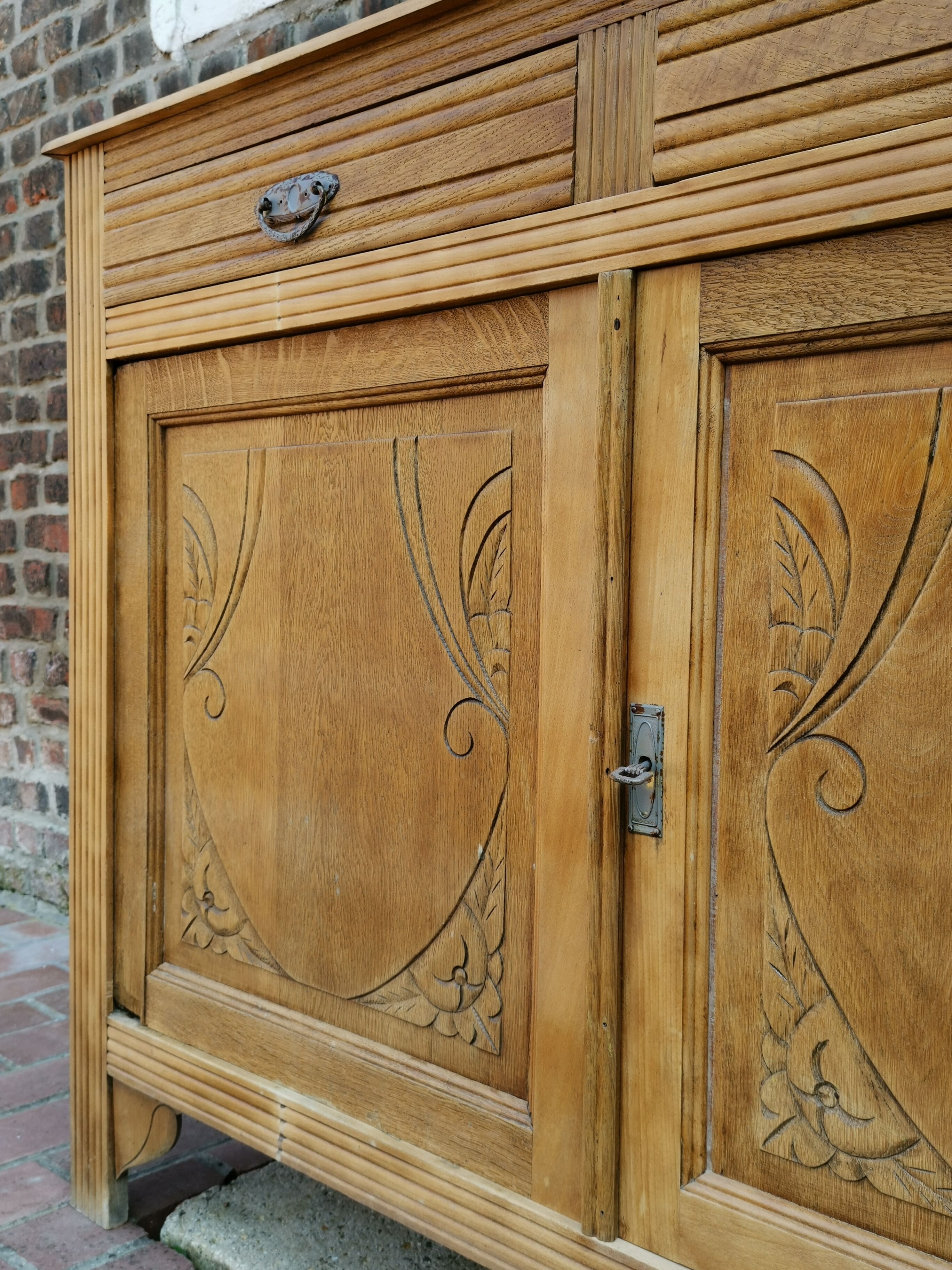 Parisian floral pattern buffet