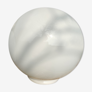 Globe en opaline blanche format moyen