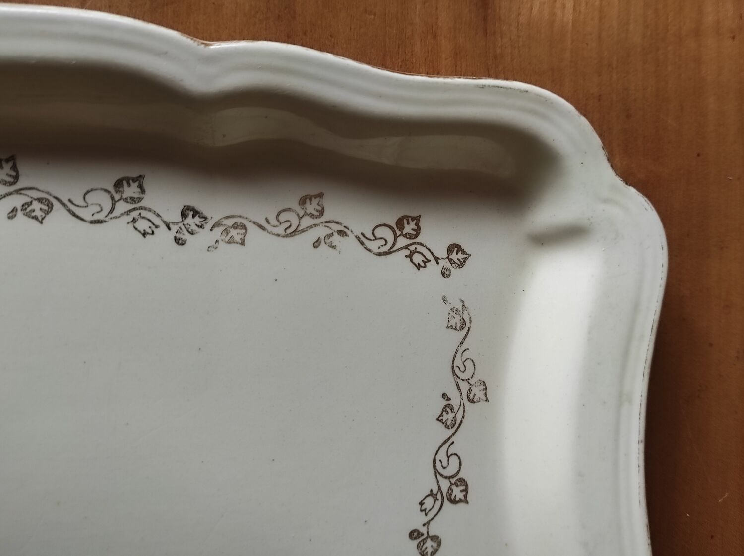 Plat à cake en faïence