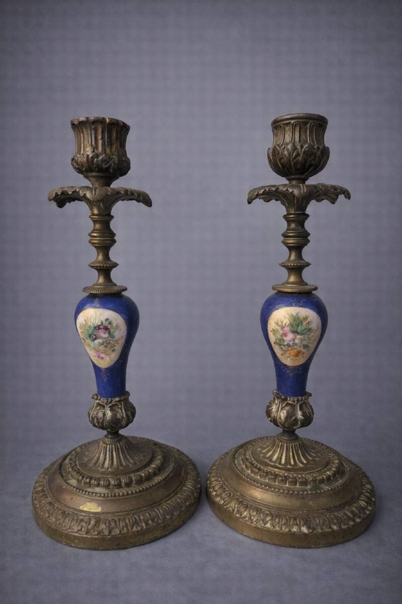 Pair of antique candlesticks in brass, bronze, and Sèvres porcelain – Floral decoration –