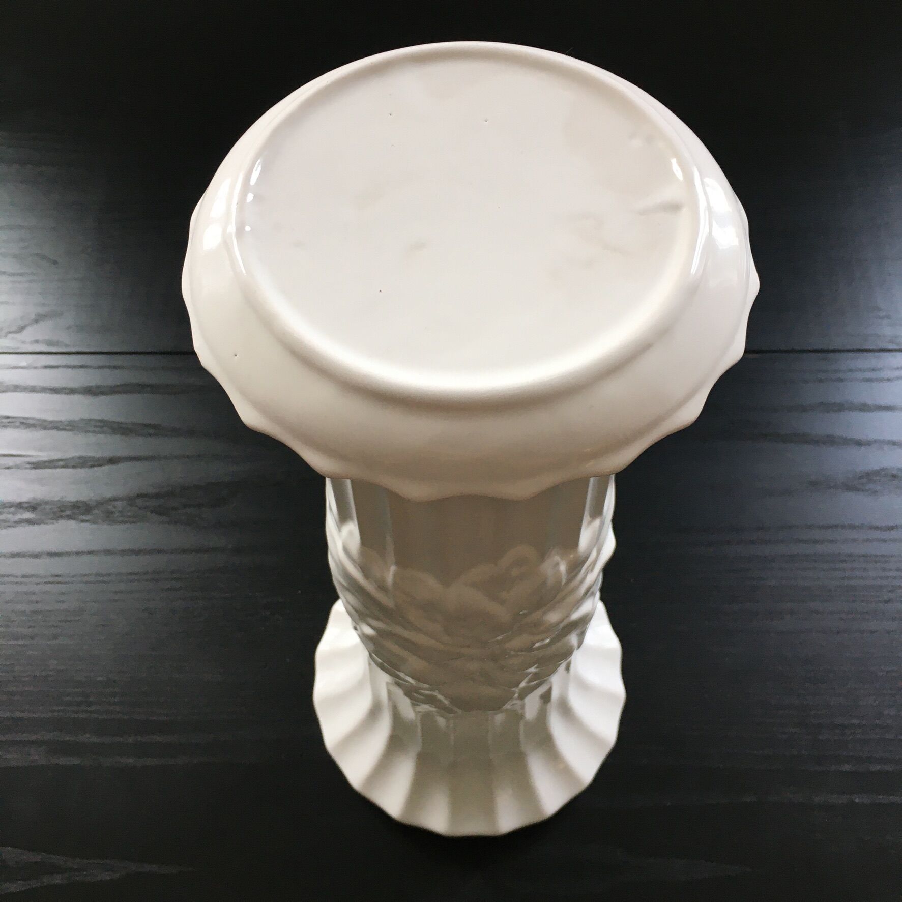 Earthenware column with floral decoration