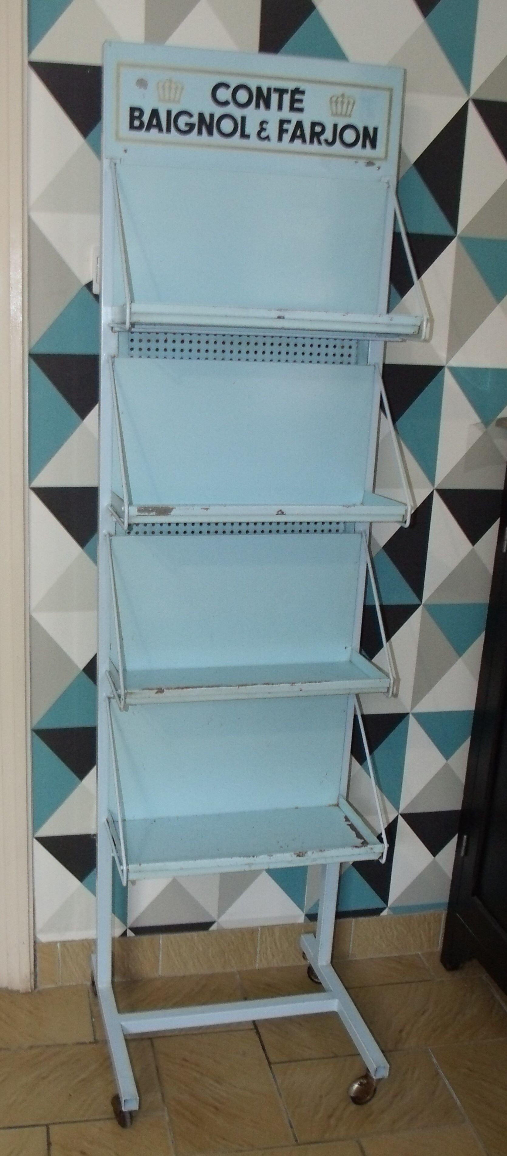 Rolling industrial metal display stand