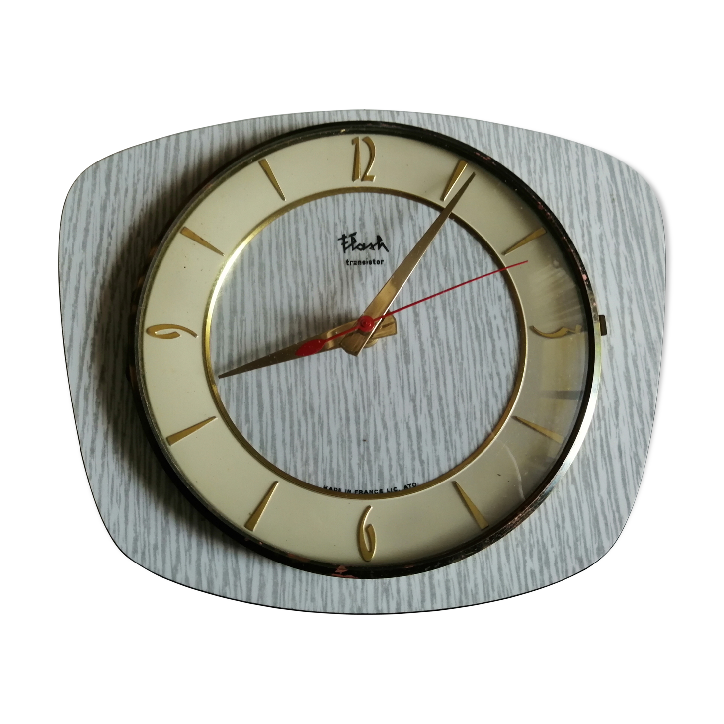 Formica pendulum Flash transistor