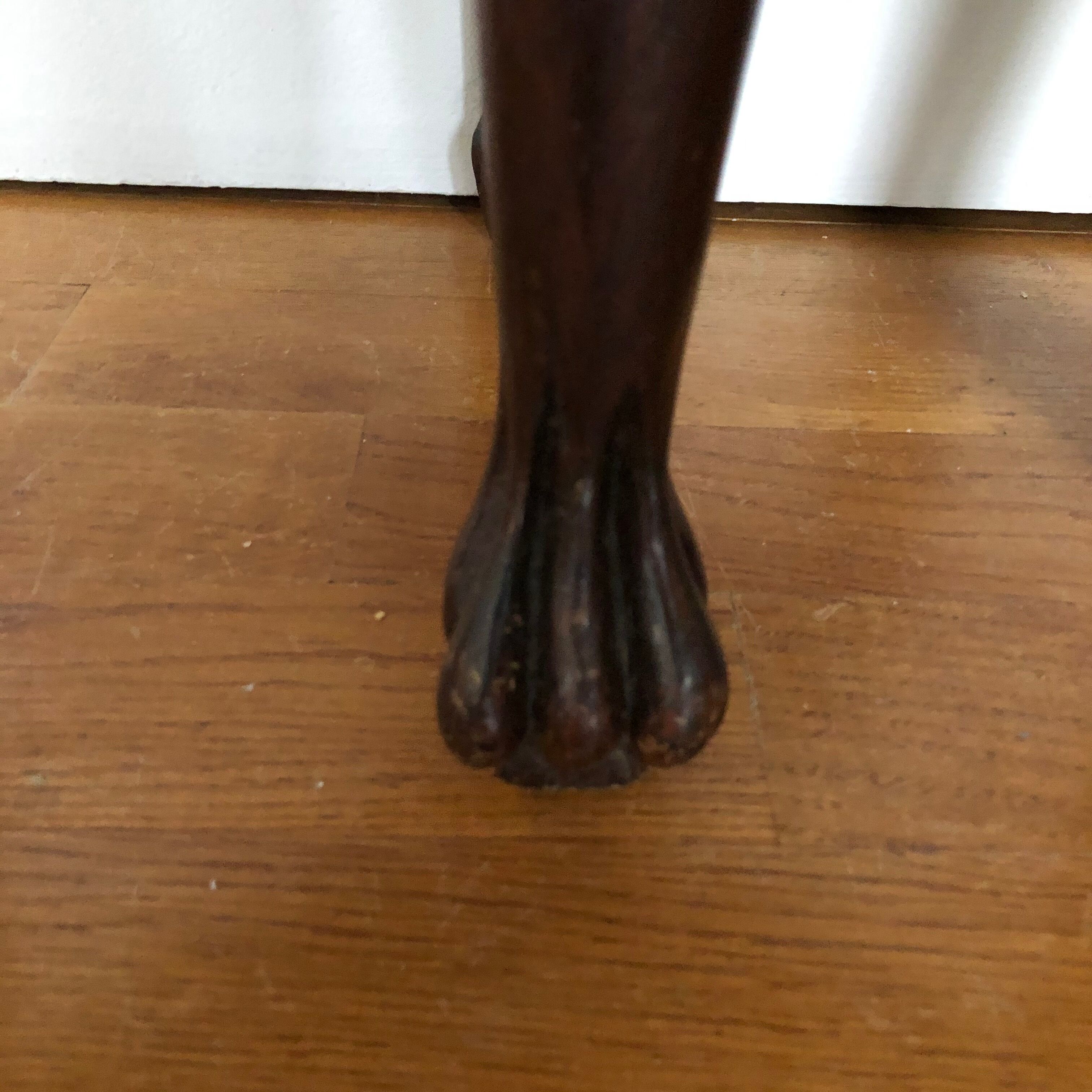 Carved wooden corner sellette