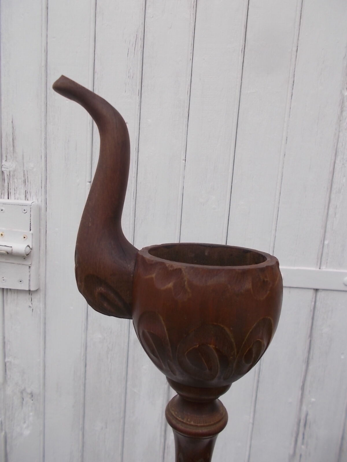 Ashtray on wooden legs