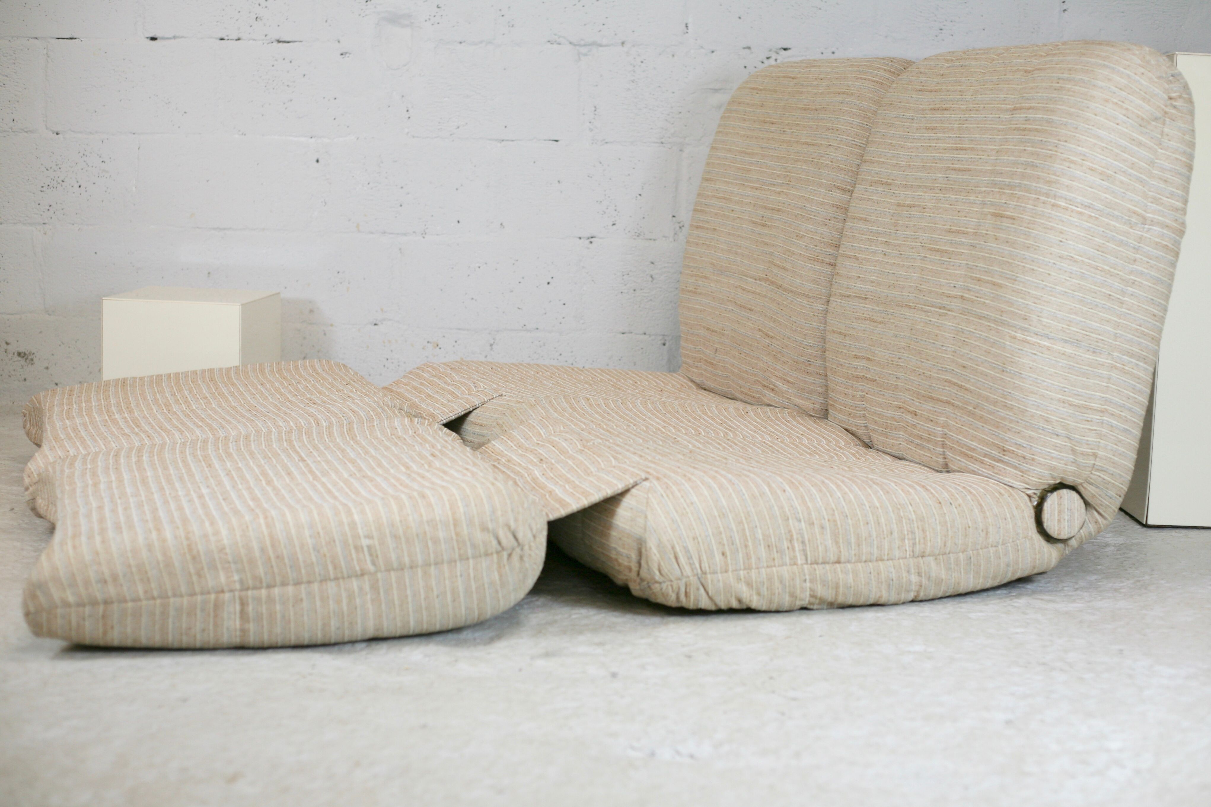 Reclining sofa color "crème chinée", France, circa 1970