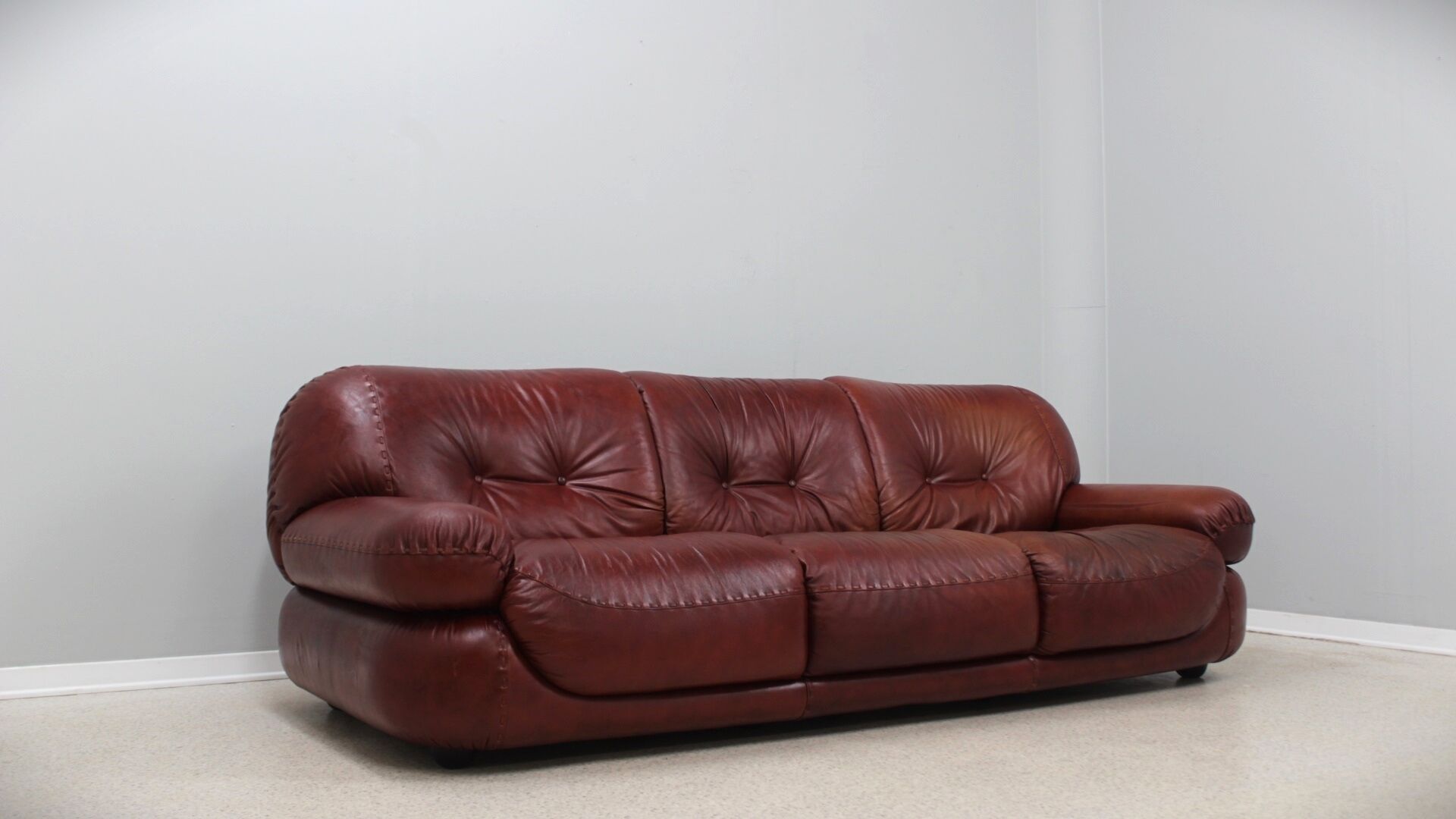 Vintage leather 3 seater sofa Mobil Girgi, 1970s