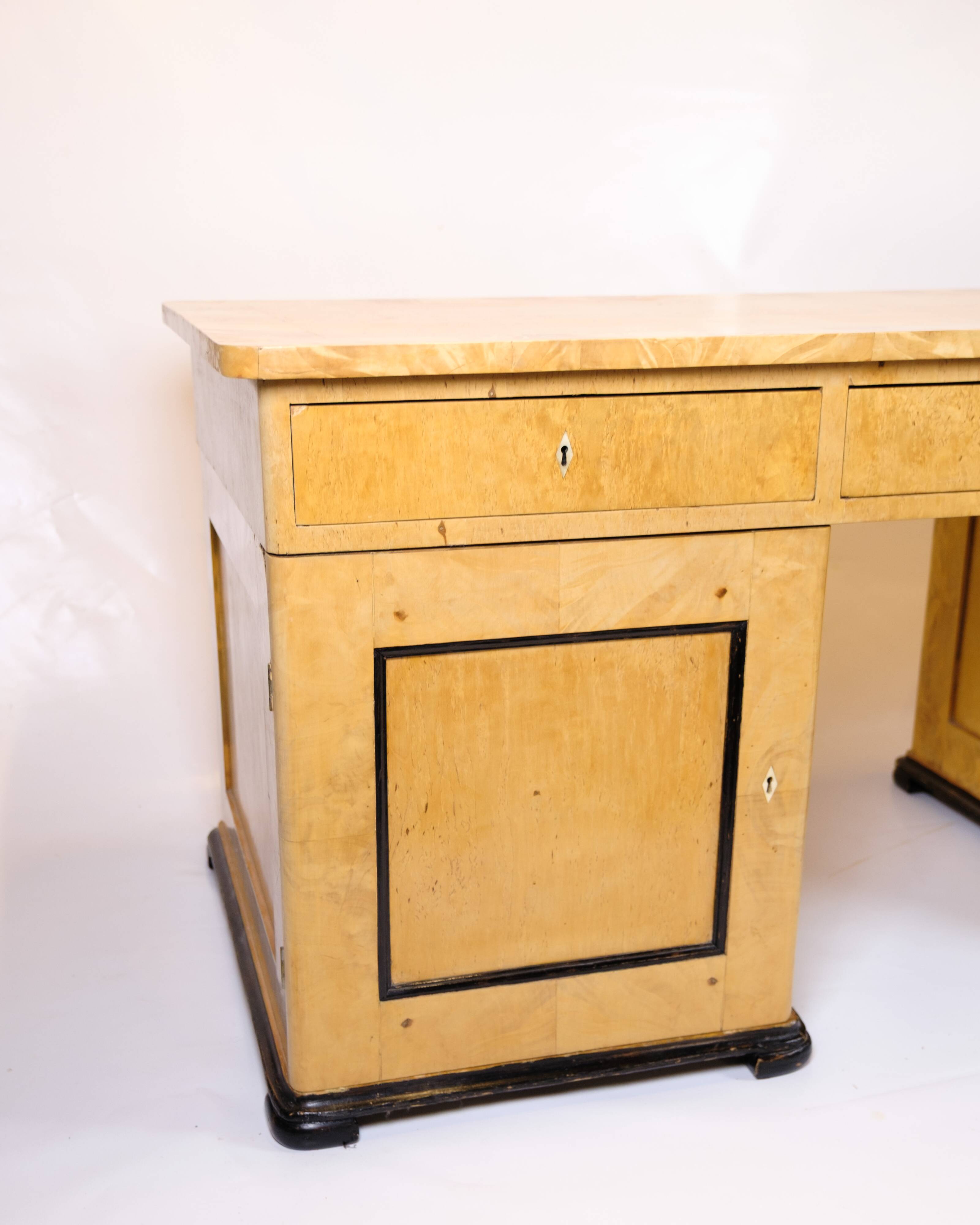 Bureau ancien – bois de bouleau et marqueterie – années 1840