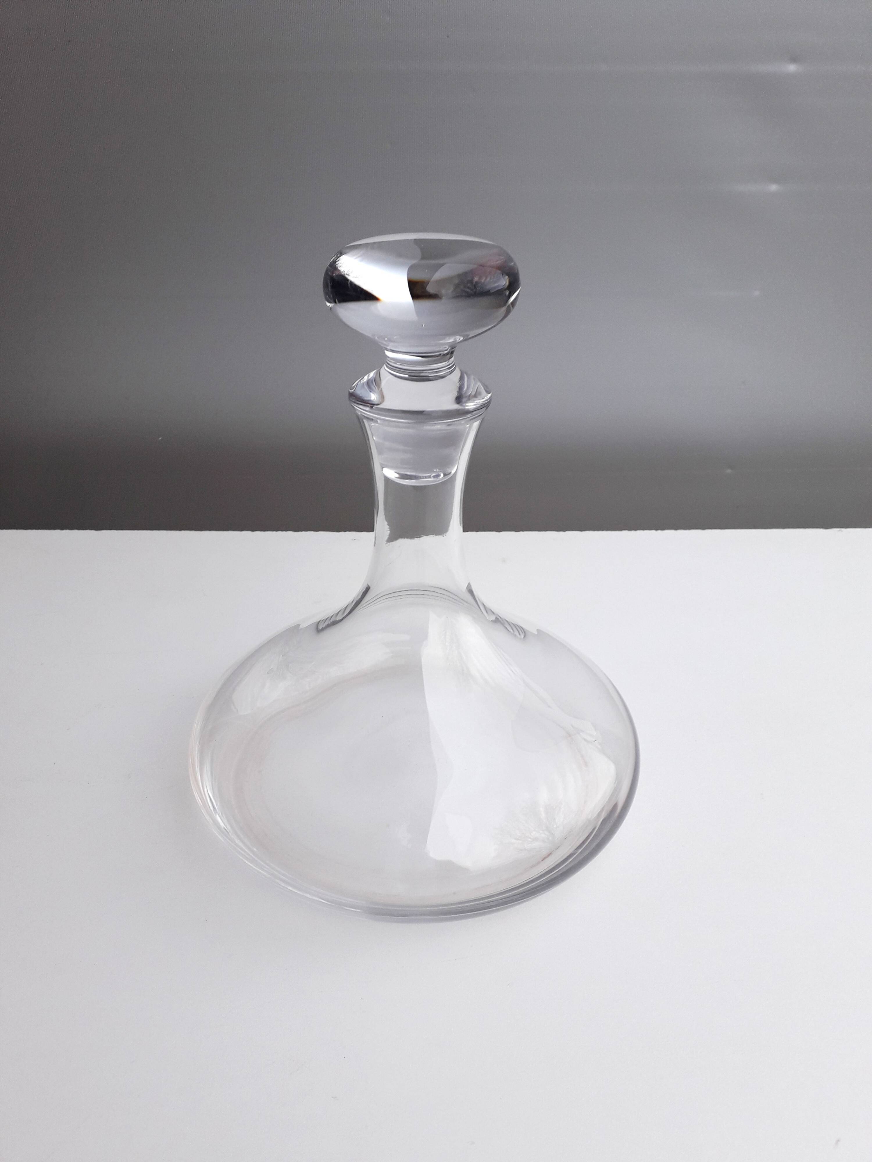 Glass decanter with stopper