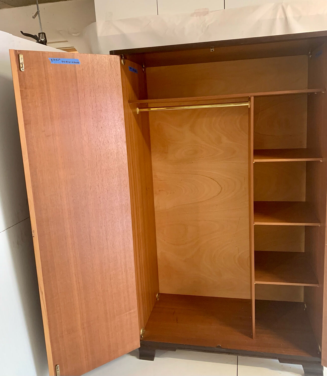 Armoire vintage pieds compas