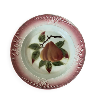 Antique shallow dish in slipware with pear decoration.