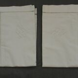 Paire de taies d'oreiller anciennes. Monogramme A W.