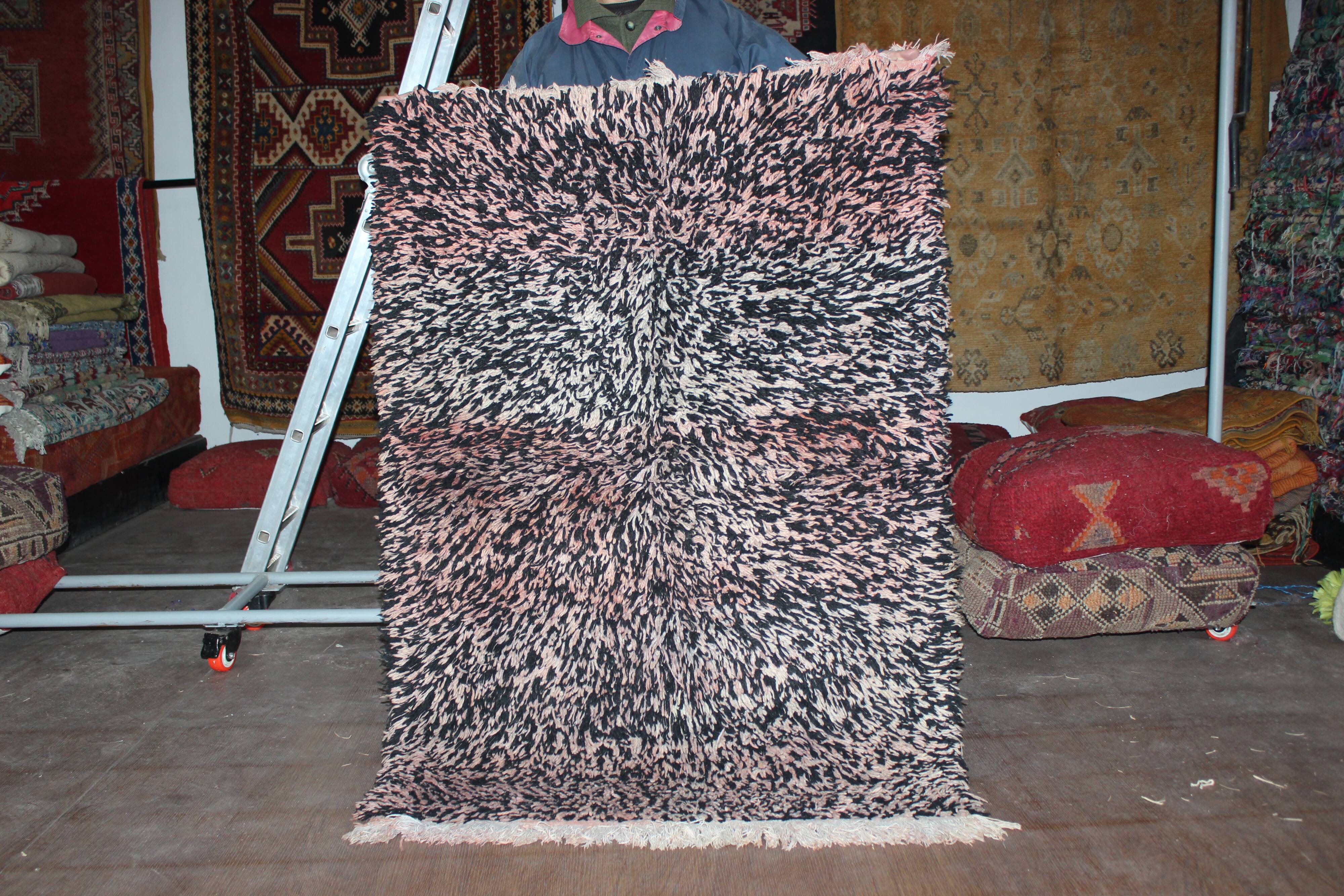 THE contemporary carpet 103x140cm