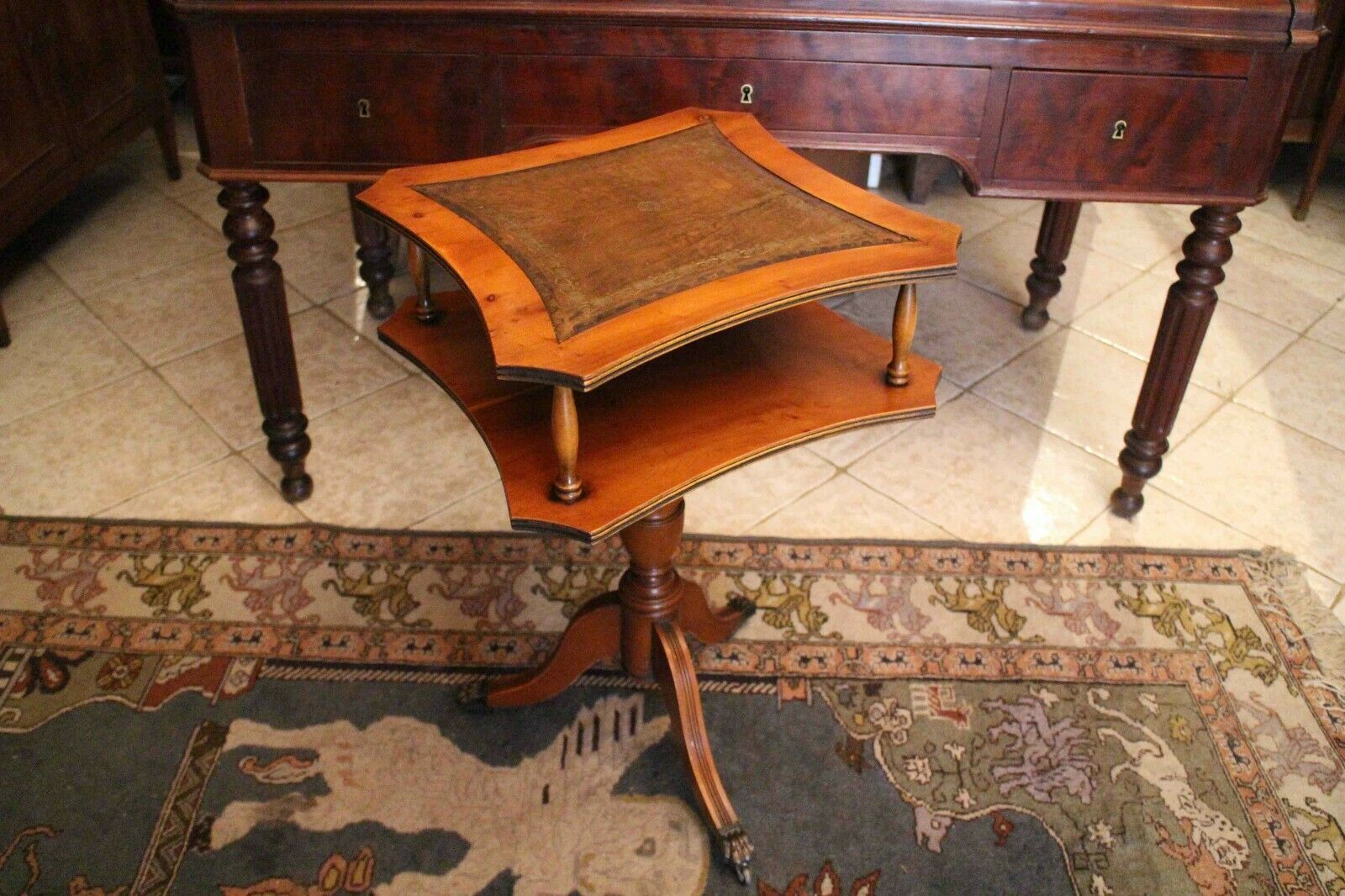 Pedestal table on two levels end of sofa base English style claws