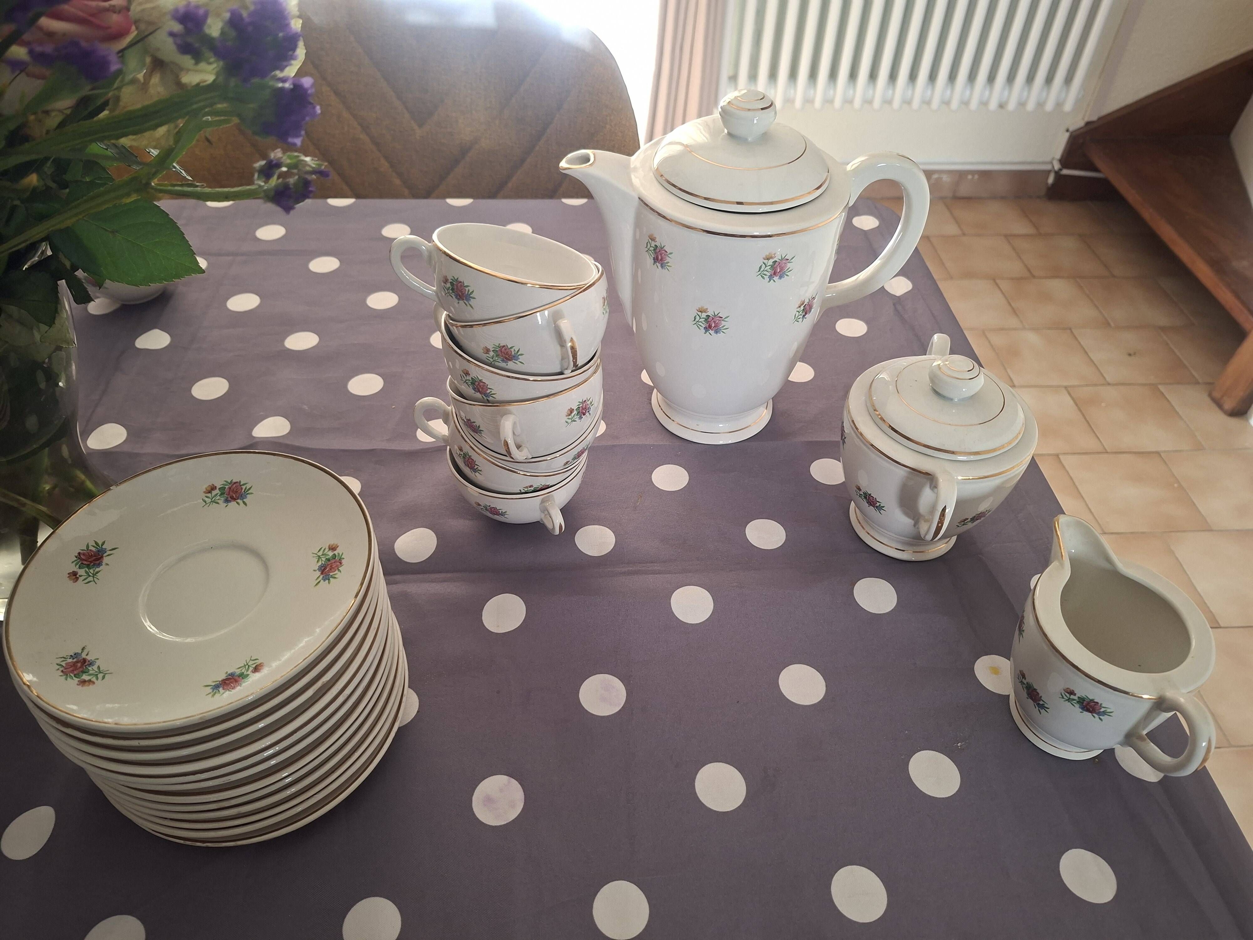 Vintage porcelain coffee service – Rose and gold decoration – 17 pieces