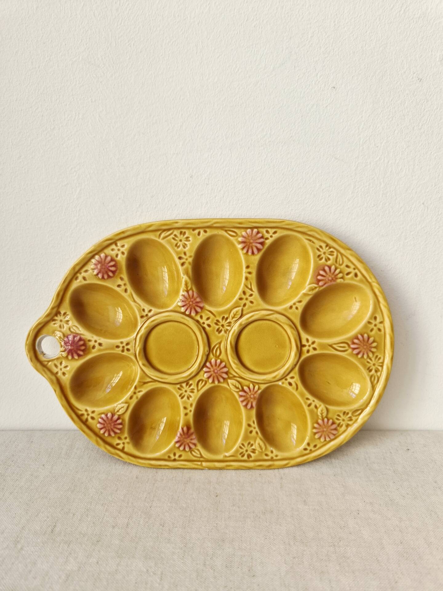 Vintage egg plate in majolica - 1970s