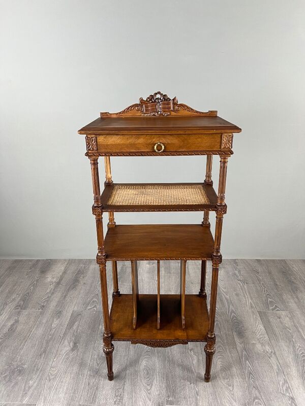 Meuble à musique de style Louis XVI en bois sculpté avec cannage, XIXe Siècle