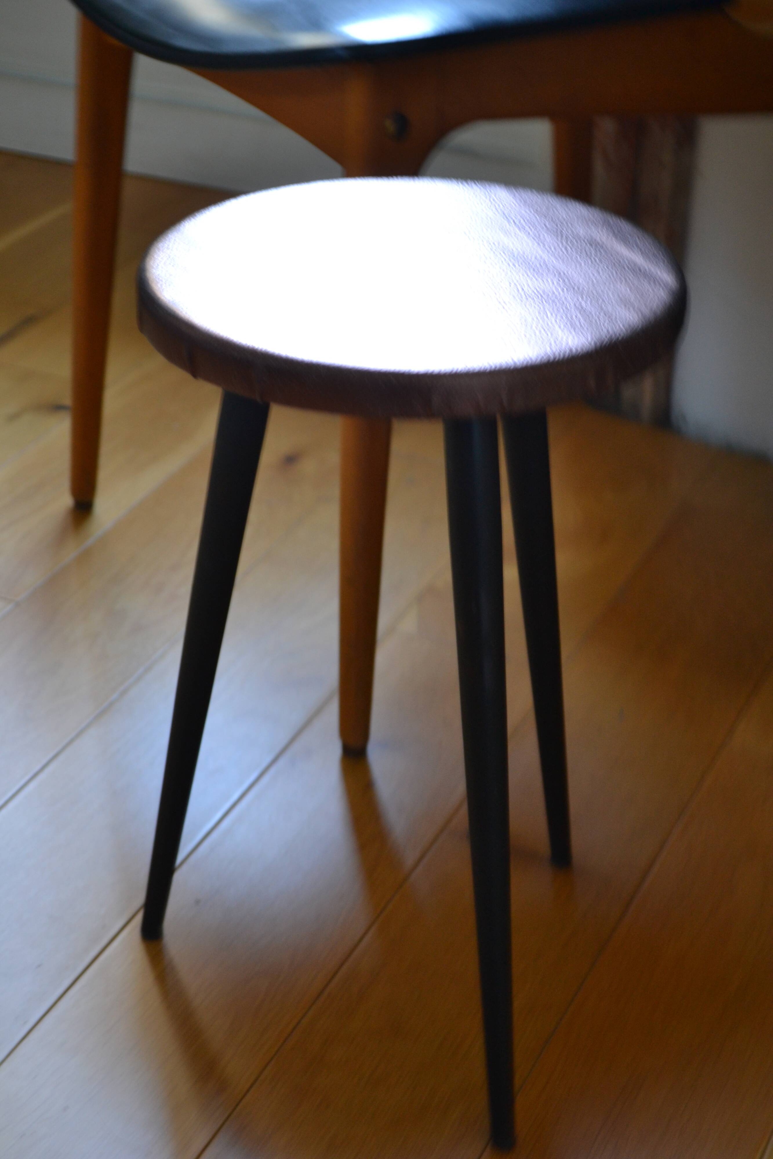 Table d'appoint, bout de canapé, petit guéridon tripode 1950