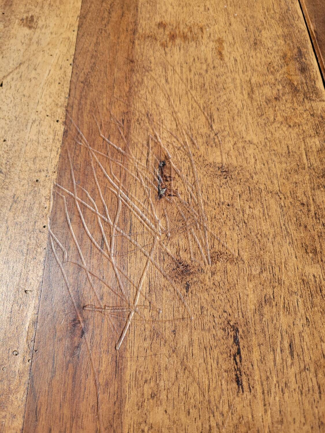 Round table with 2 leaves