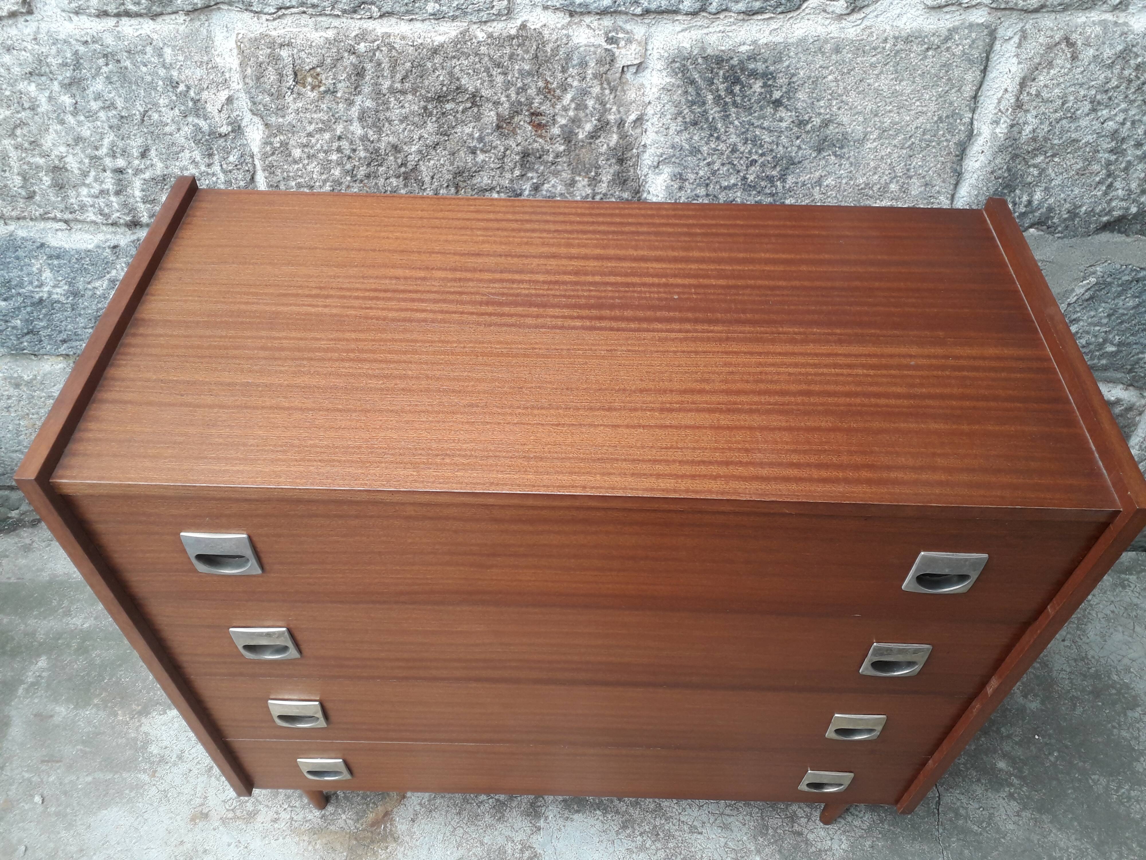 Commode vintage pieds fuseaux